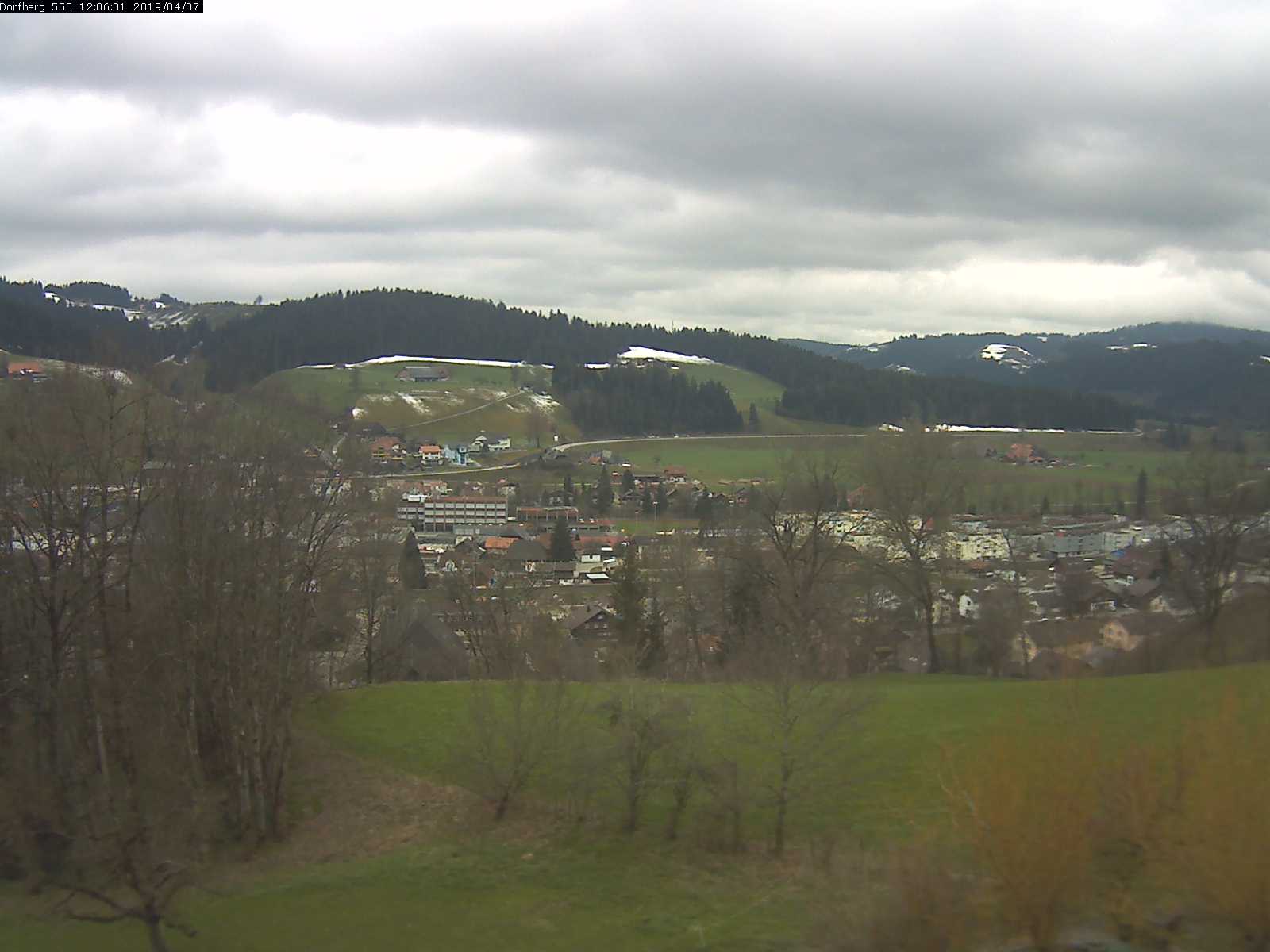 Webcam-Bild: Aussicht vom Dorfberg in Langnau 20190407-120601