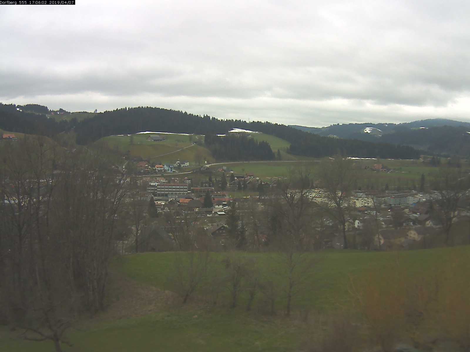 Webcam-Bild: Aussicht vom Dorfberg in Langnau 20190407-170601