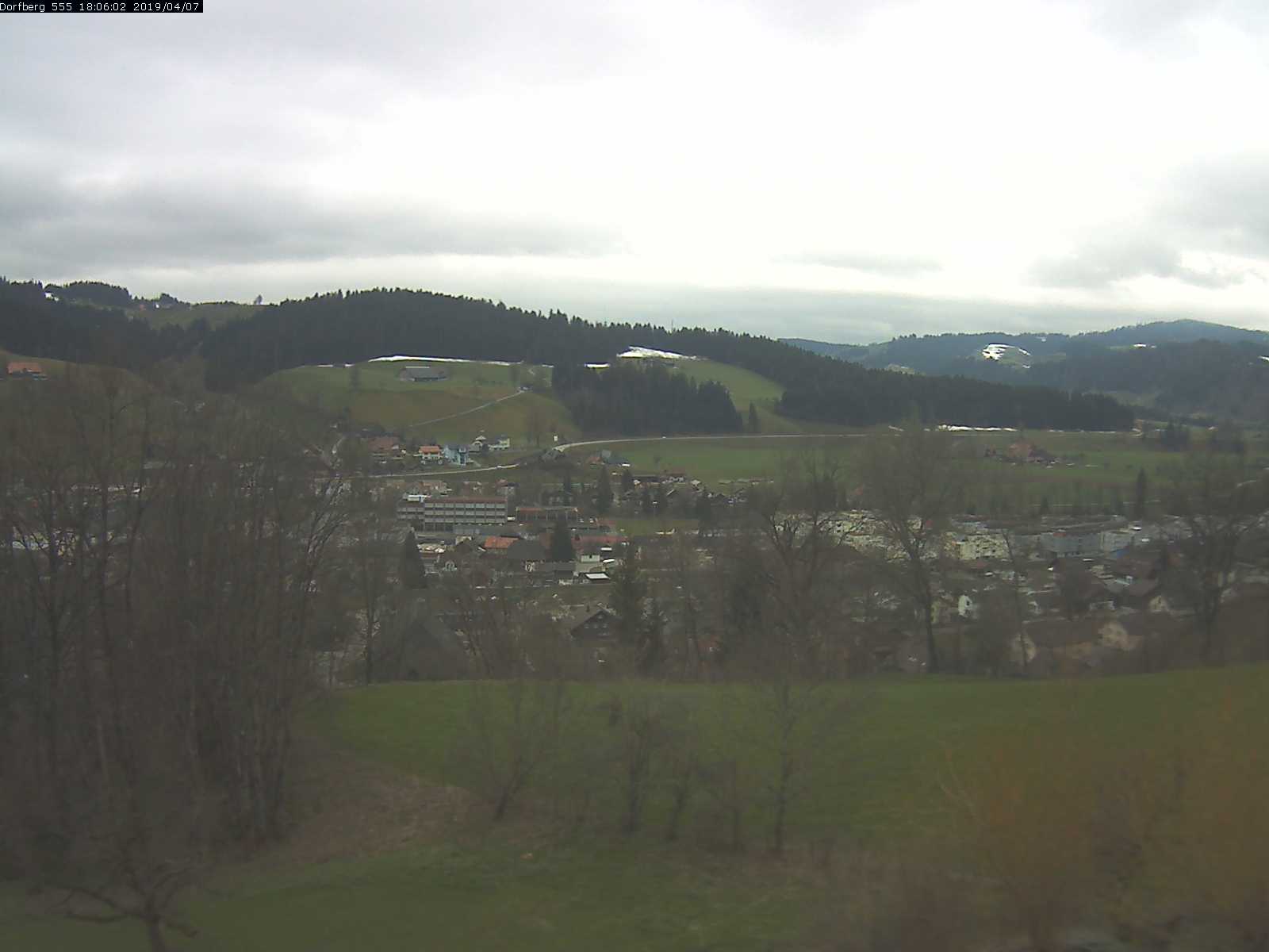 Webcam-Bild: Aussicht vom Dorfberg in Langnau 20190407-180601