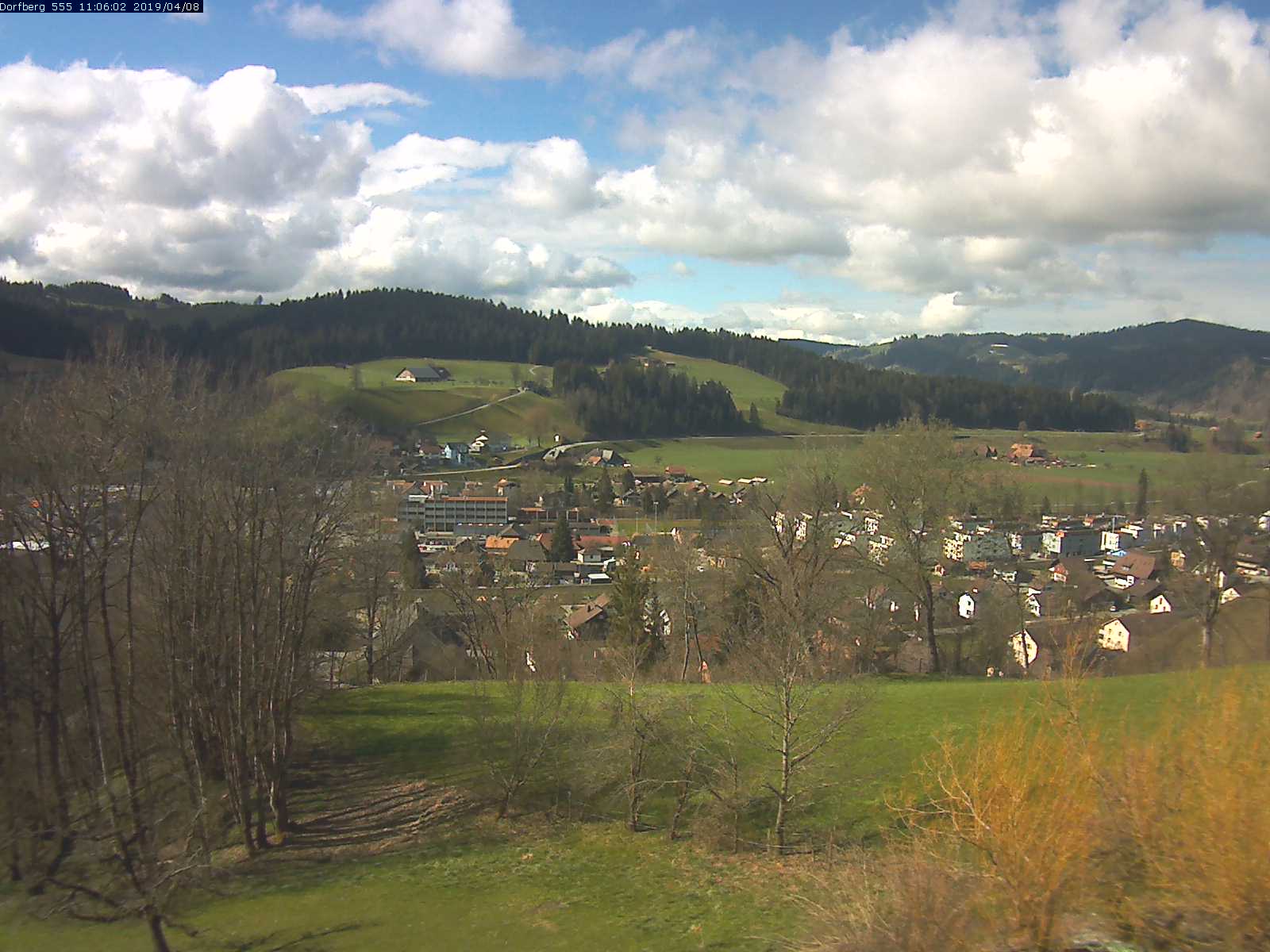 Webcam-Bild: Aussicht vom Dorfberg in Langnau 20190408-110601