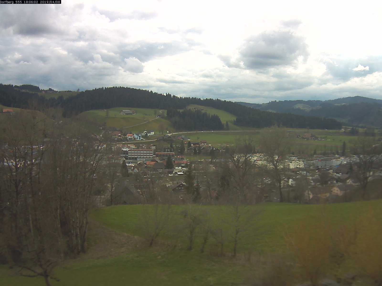 Webcam-Bild: Aussicht vom Dorfberg in Langnau 20190408-180601