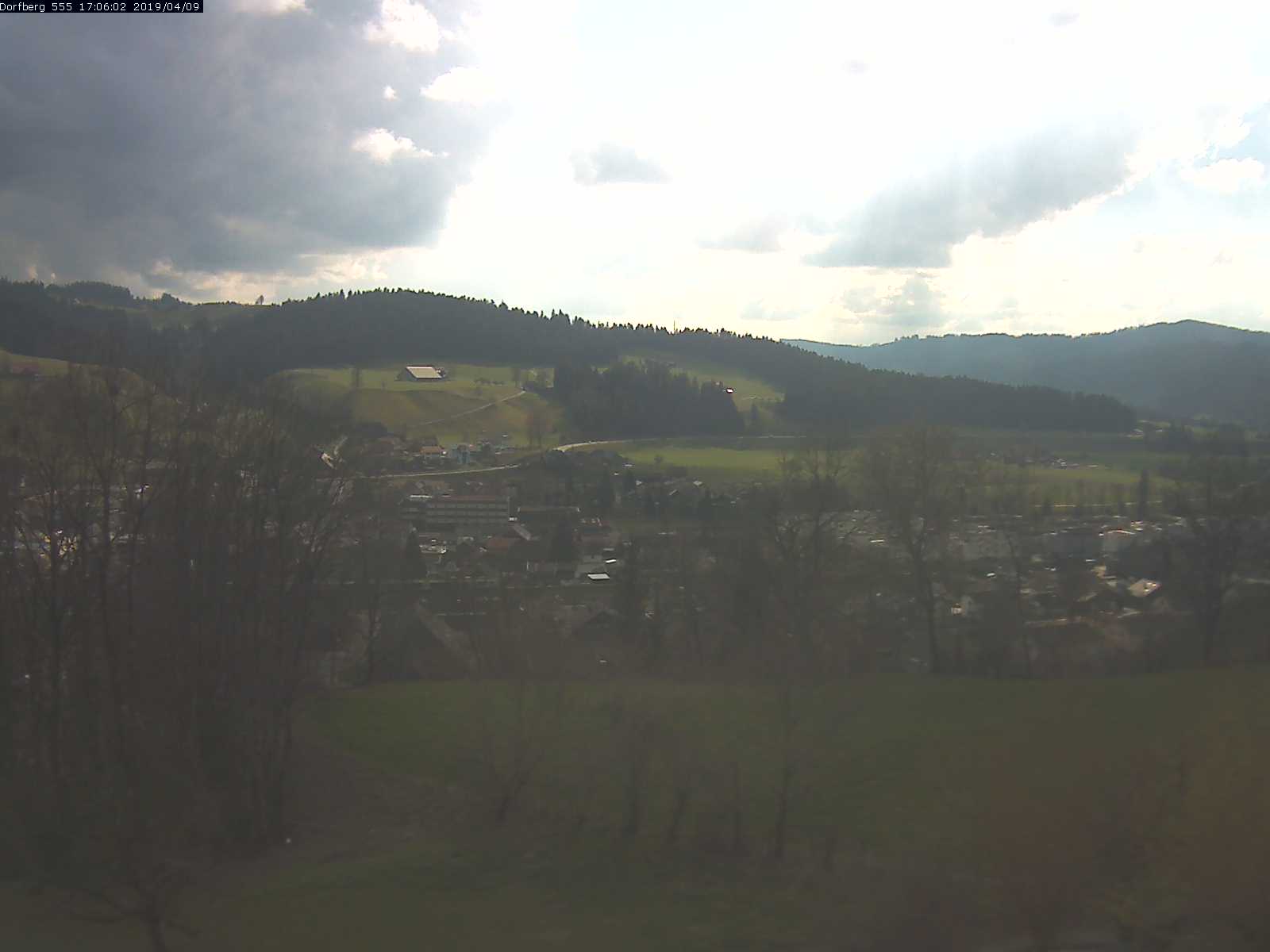 Webcam-Bild: Aussicht vom Dorfberg in Langnau 20190409-170601