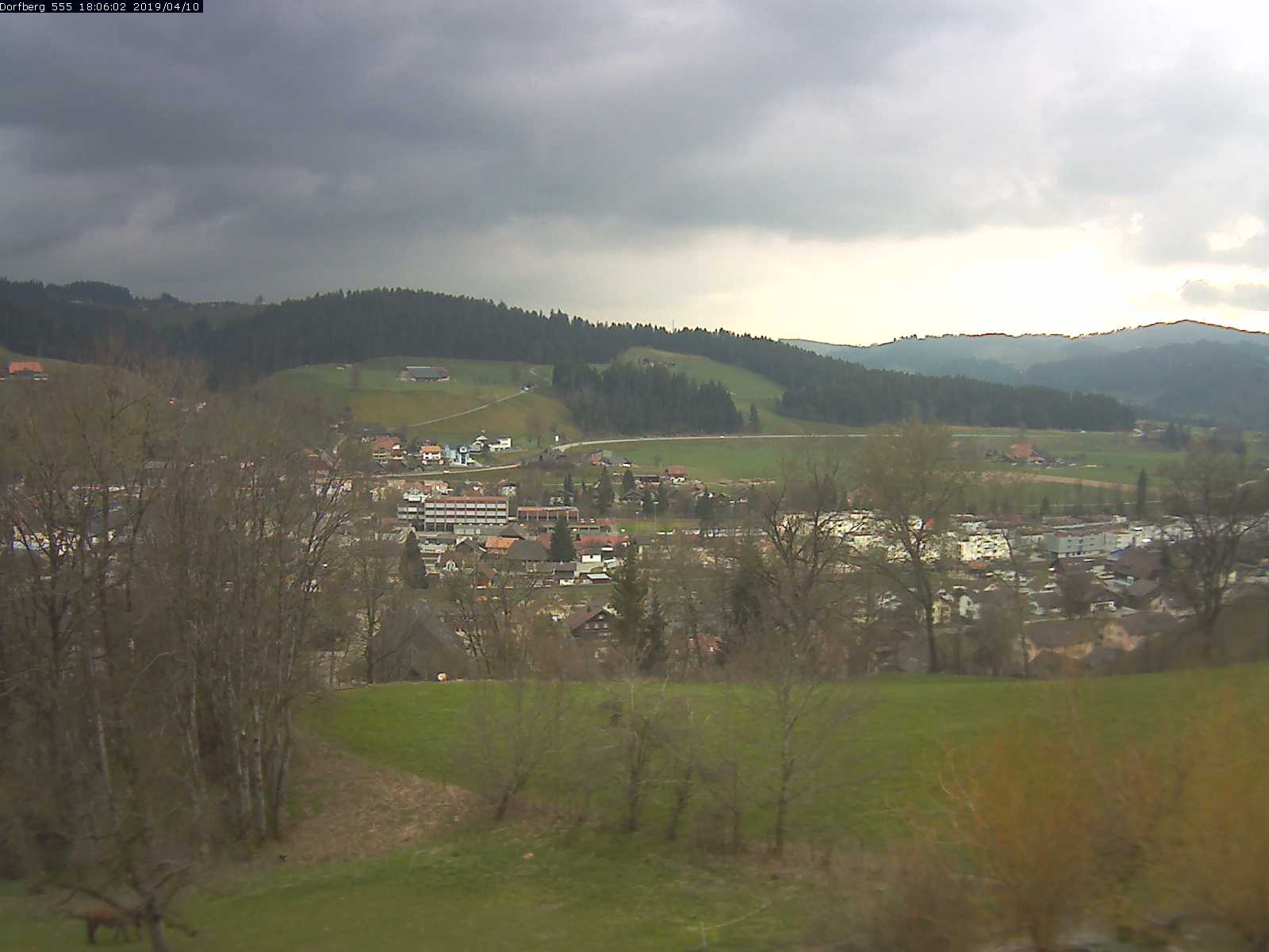Webcam-Bild: Aussicht vom Dorfberg in Langnau 20190410-180601