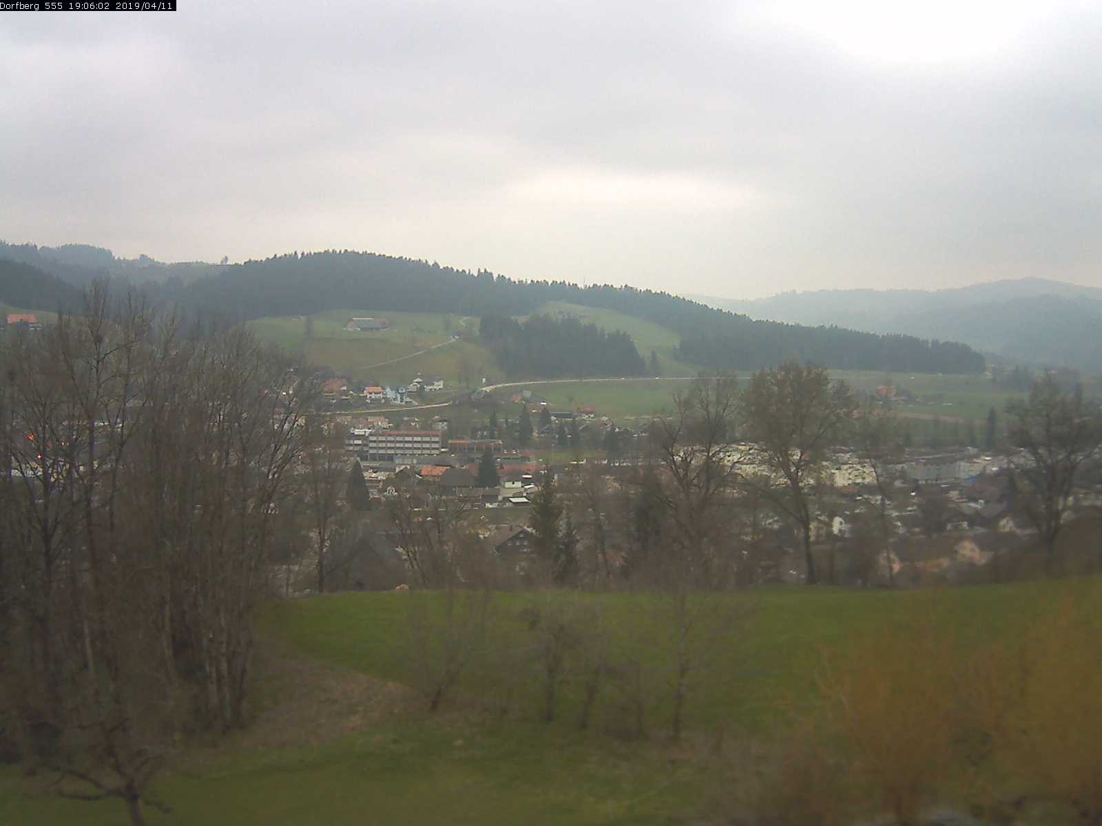 Webcam-Bild: Aussicht vom Dorfberg in Langnau 20190411-190601