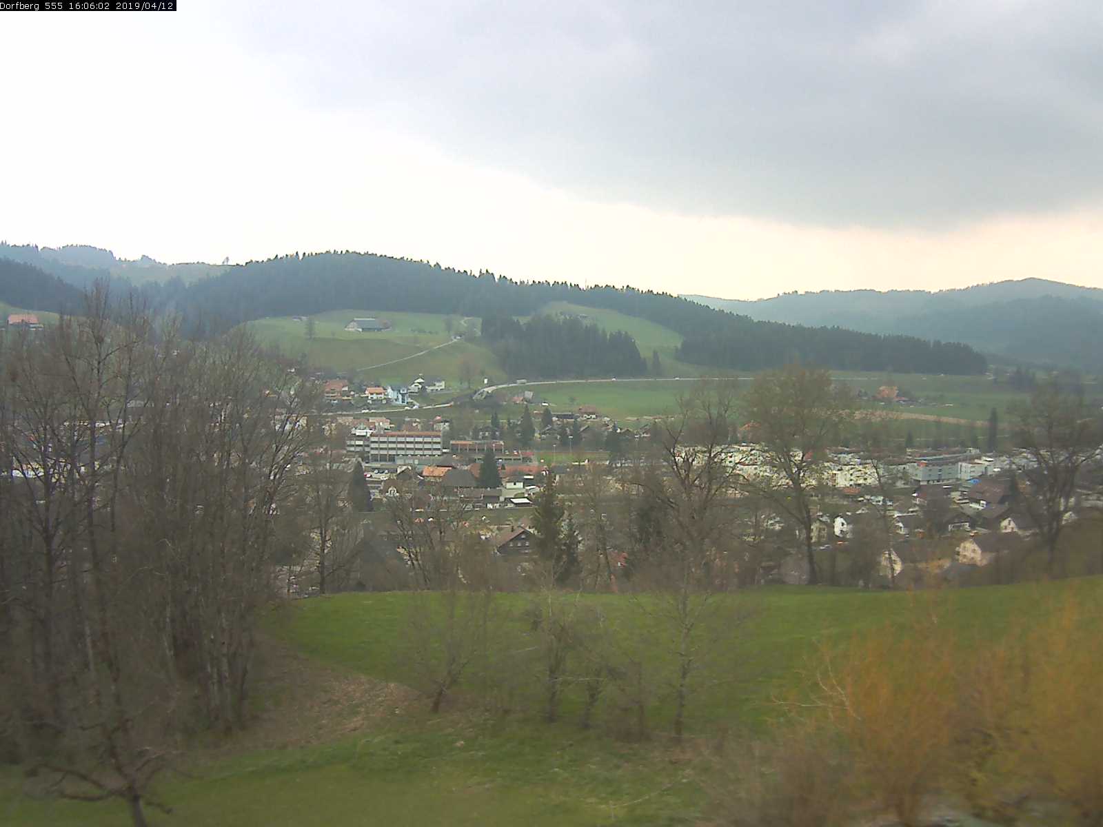 Webcam-Bild: Aussicht vom Dorfberg in Langnau 20190412-160601
