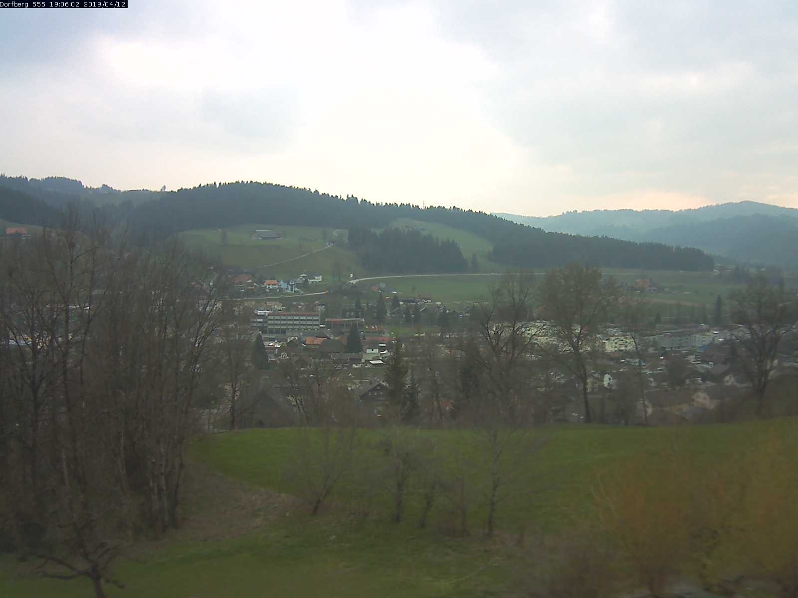 Webcam-Bild: Aussicht vom Dorfberg in Langnau 20190412-190602