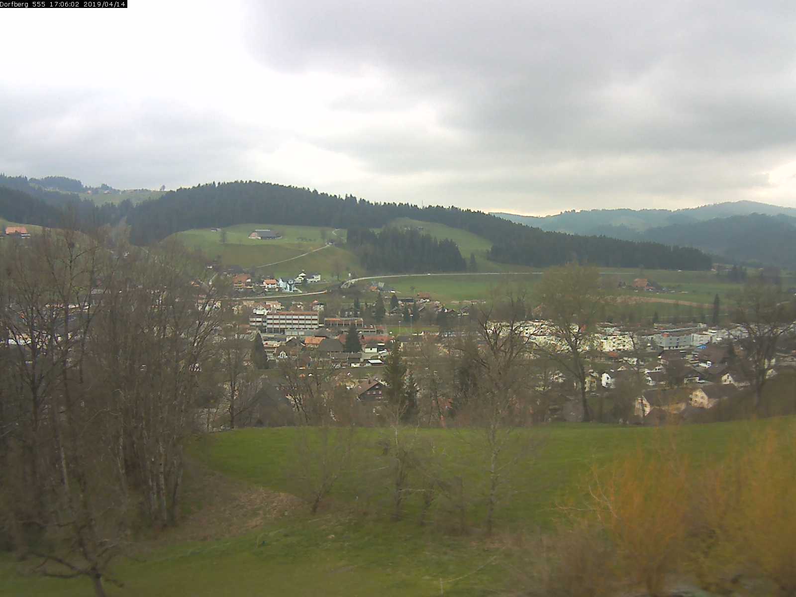 Webcam-Bild: Aussicht vom Dorfberg in Langnau 20190414-170601