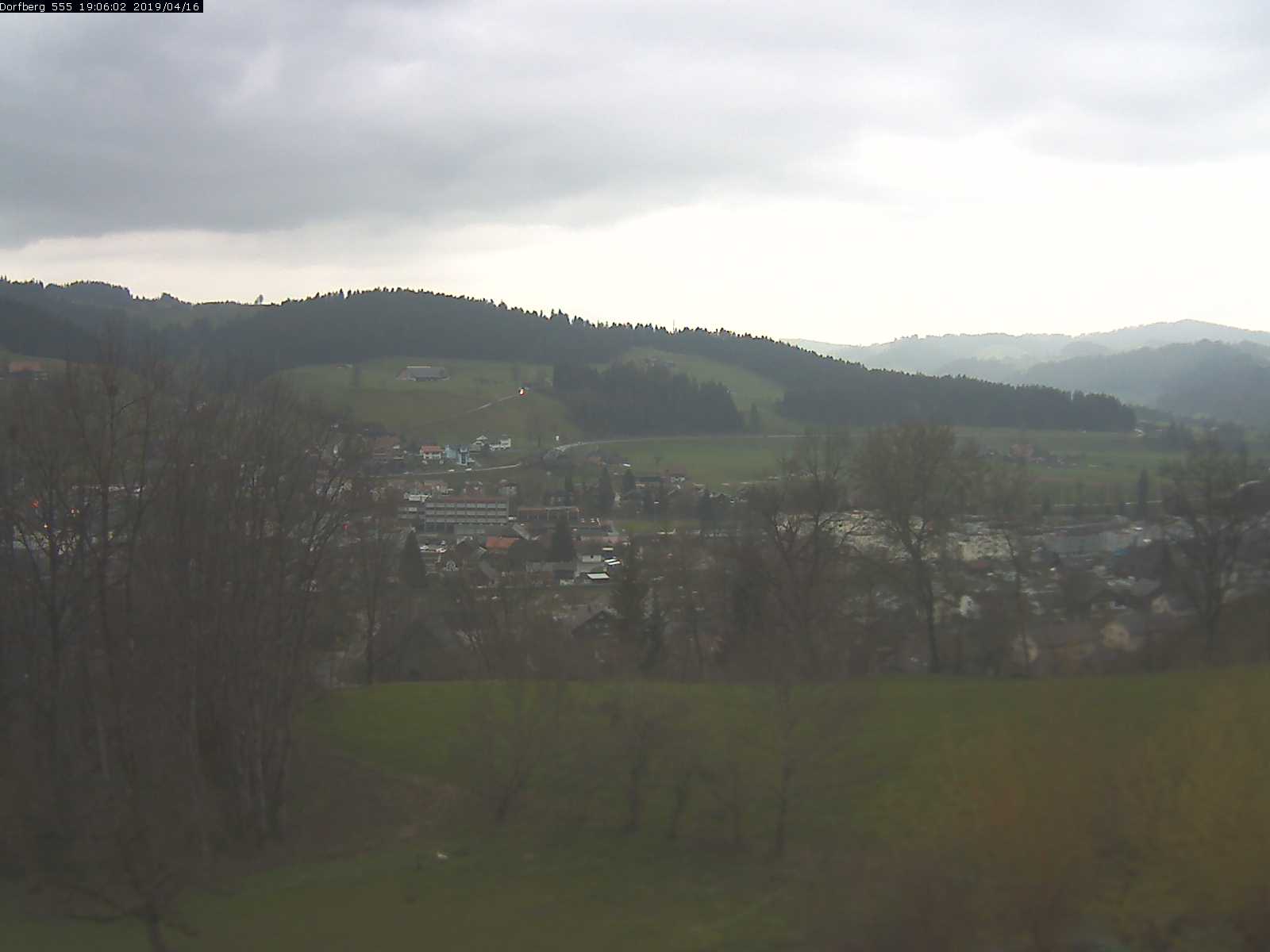 Webcam-Bild: Aussicht vom Dorfberg in Langnau 20190416-190601