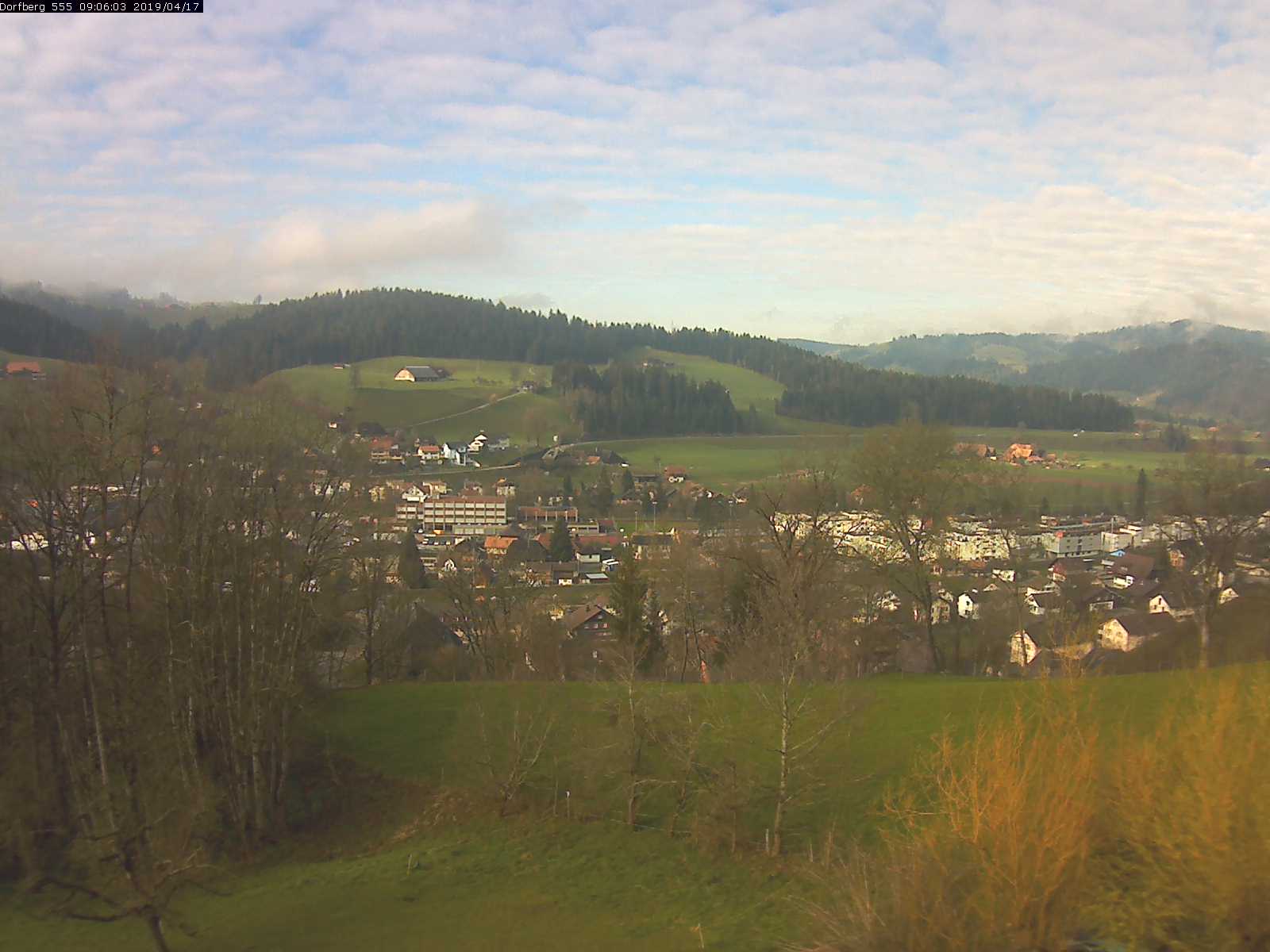 Webcam-Bild: Aussicht vom Dorfberg in Langnau 20190417-090601