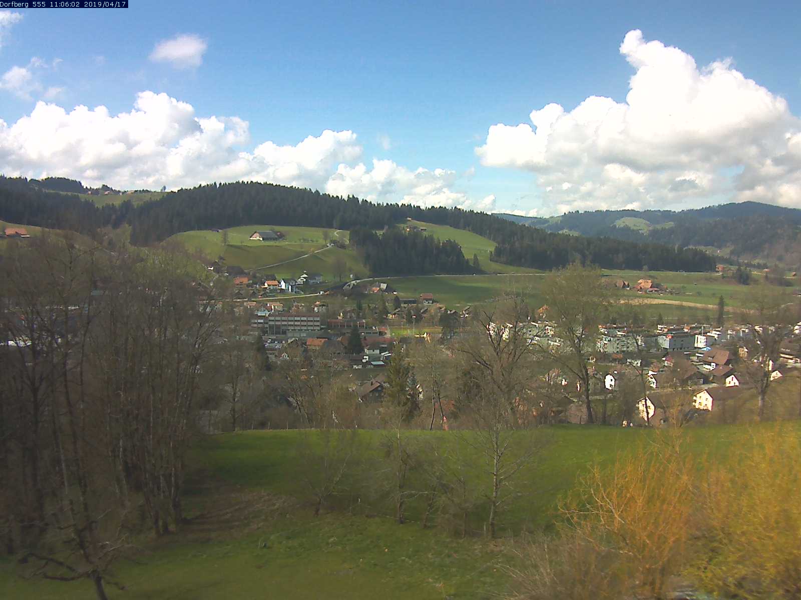 Webcam-Bild: Aussicht vom Dorfberg in Langnau 20190417-110601