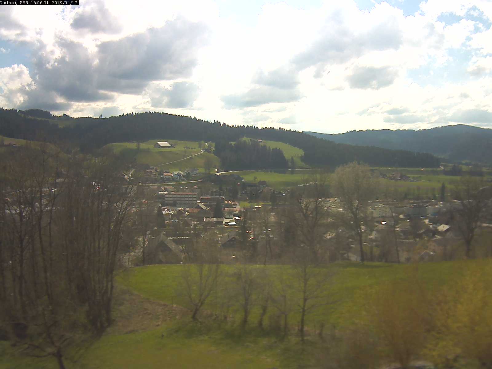 Webcam-Bild: Aussicht vom Dorfberg in Langnau 20190417-160601