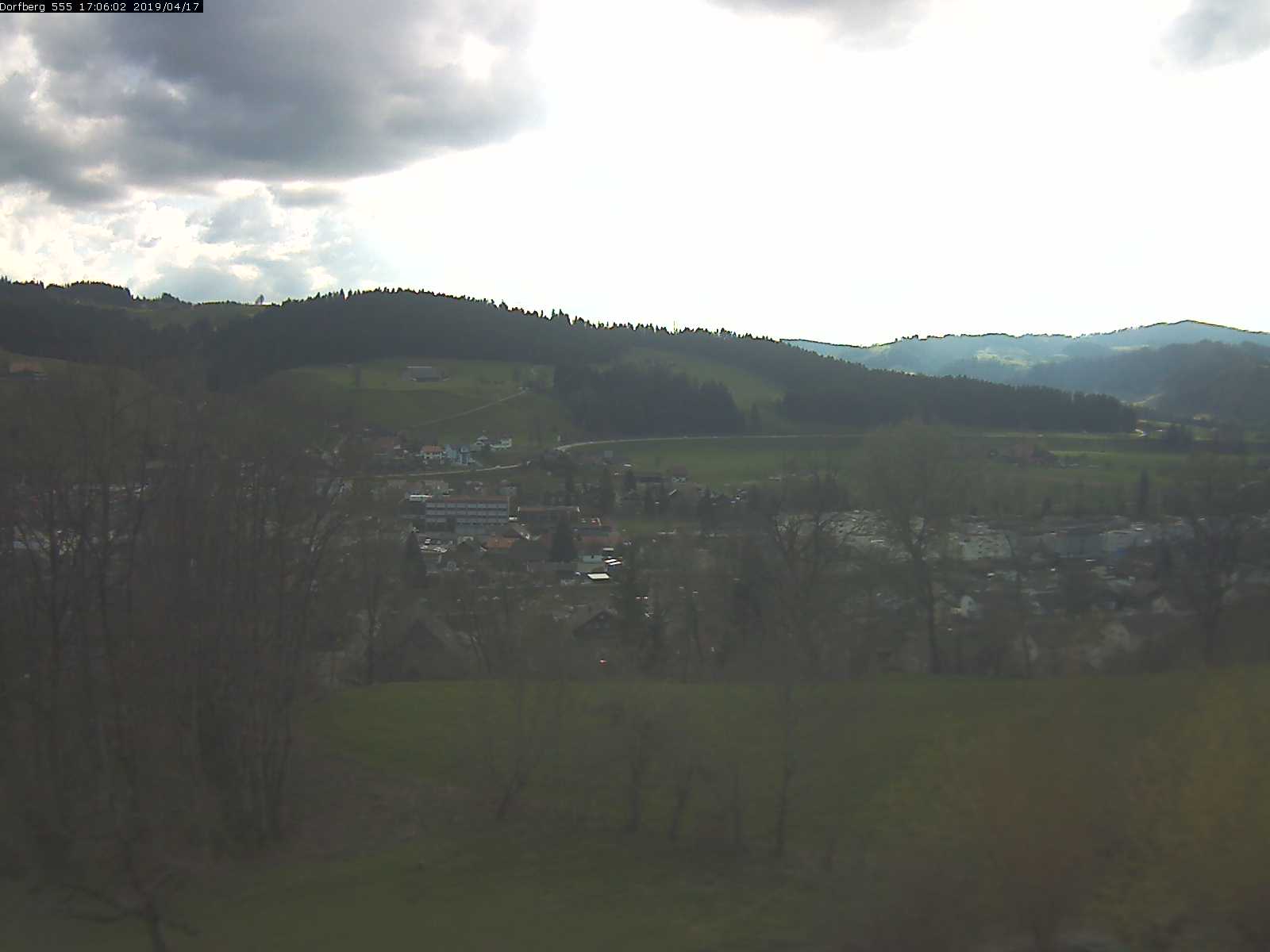 Webcam-Bild: Aussicht vom Dorfberg in Langnau 20190417-170601