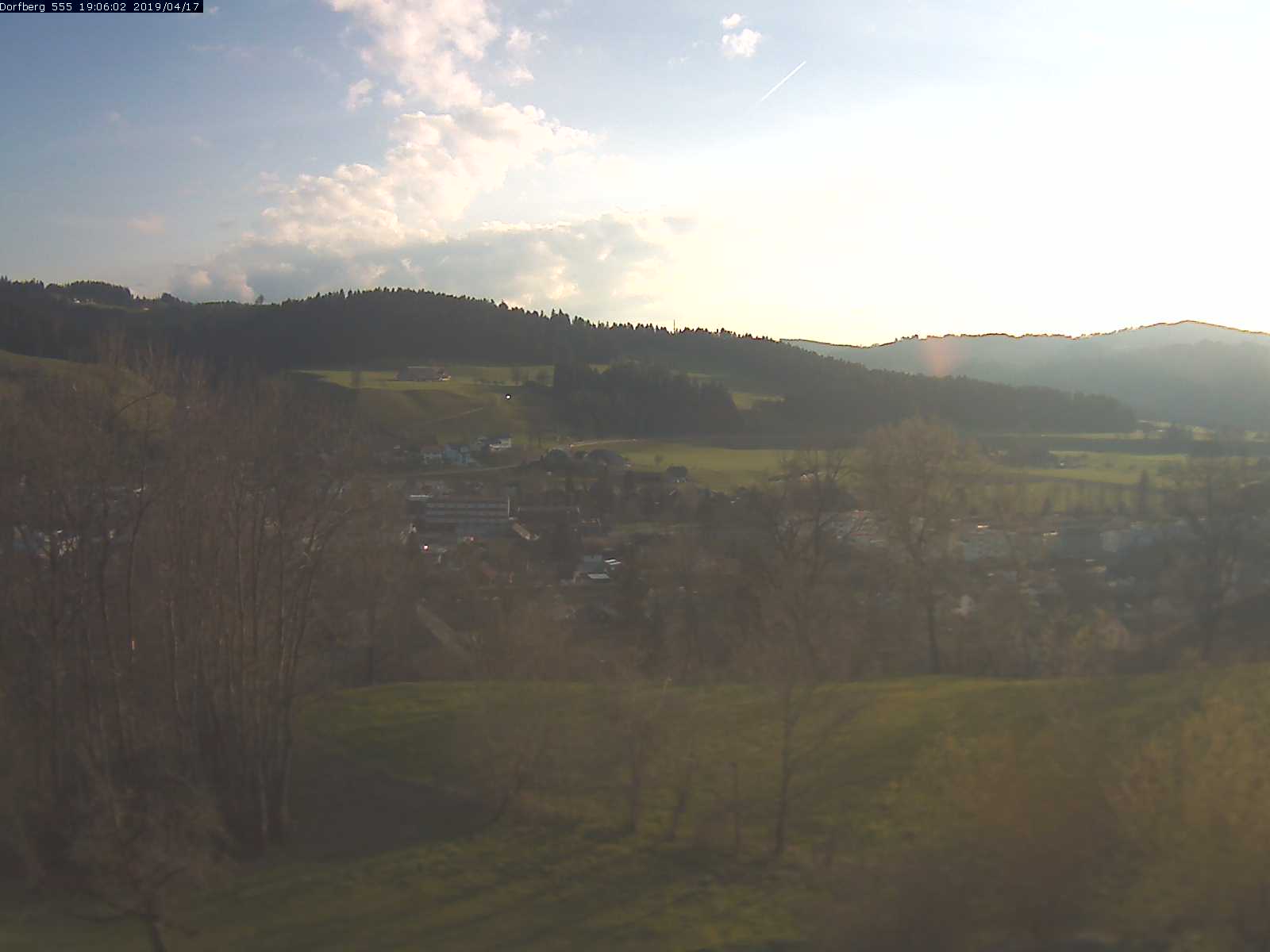 Webcam-Bild: Aussicht vom Dorfberg in Langnau 20190417-190601