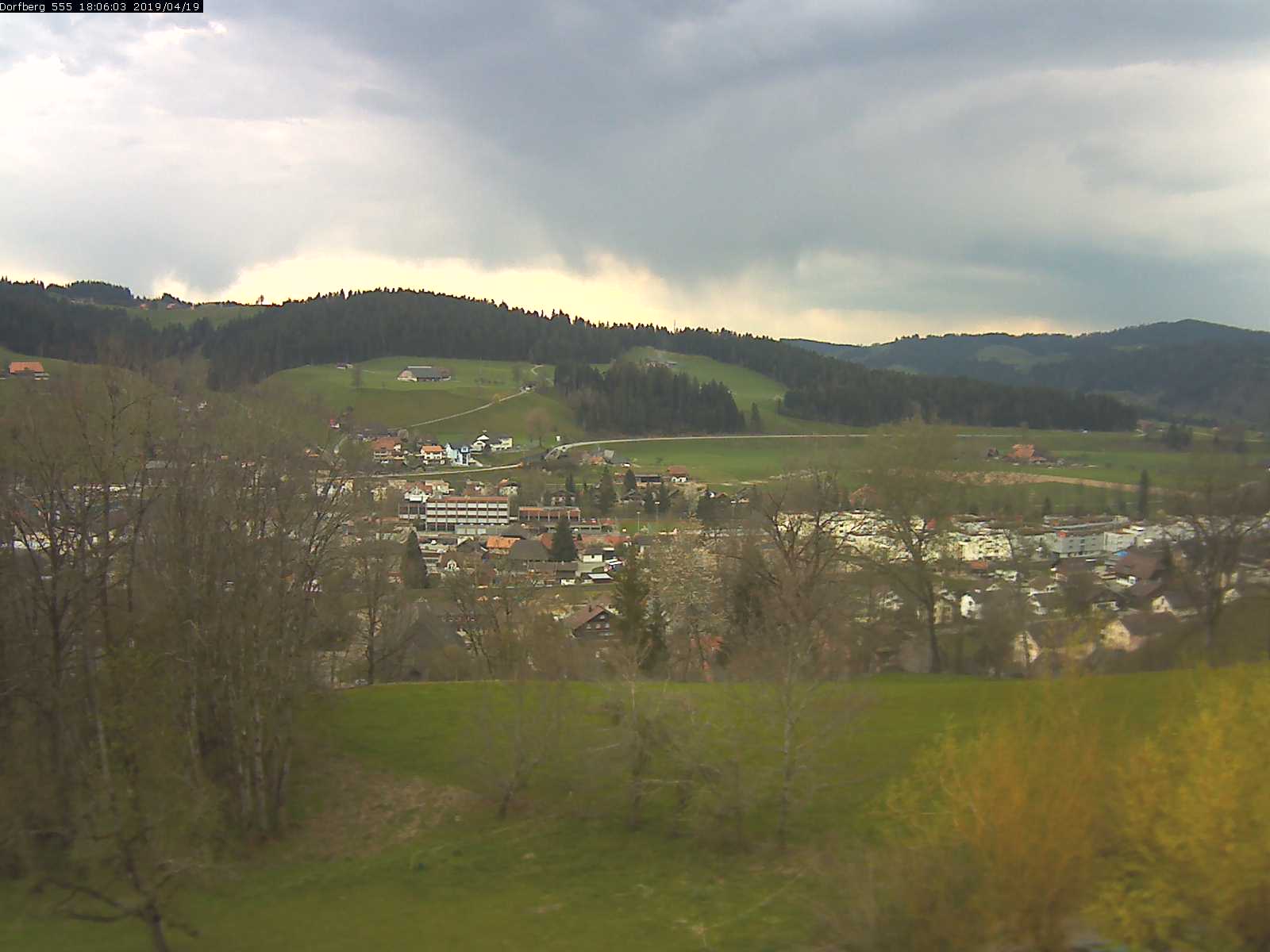 Webcam-Bild: Aussicht vom Dorfberg in Langnau 20190419-180601