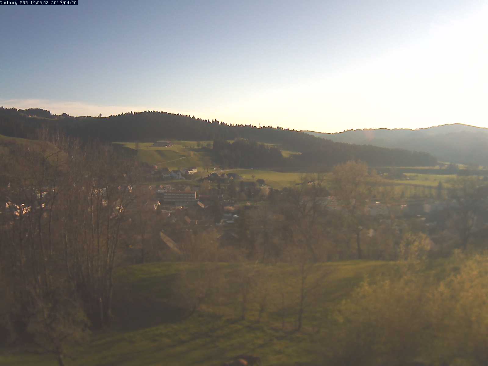 Webcam-Bild: Aussicht vom Dorfberg in Langnau 20190420-190601