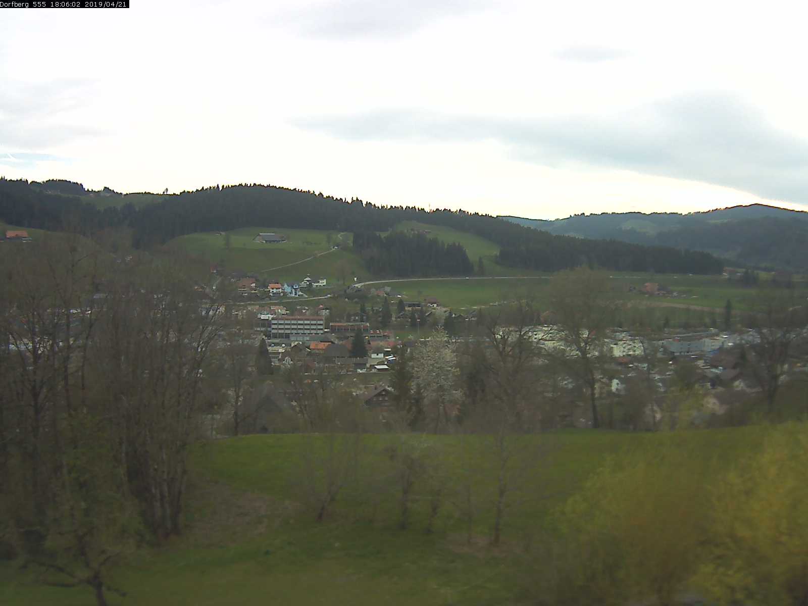 Webcam-Bild: Aussicht vom Dorfberg in Langnau 20190421-180601
