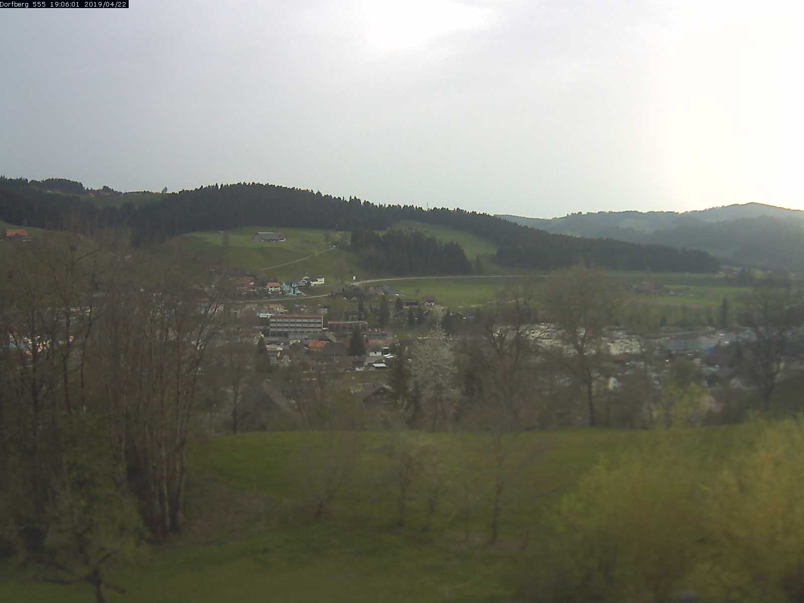 Webcam-Bild: Aussicht vom Dorfberg in Langnau 20190422-190601