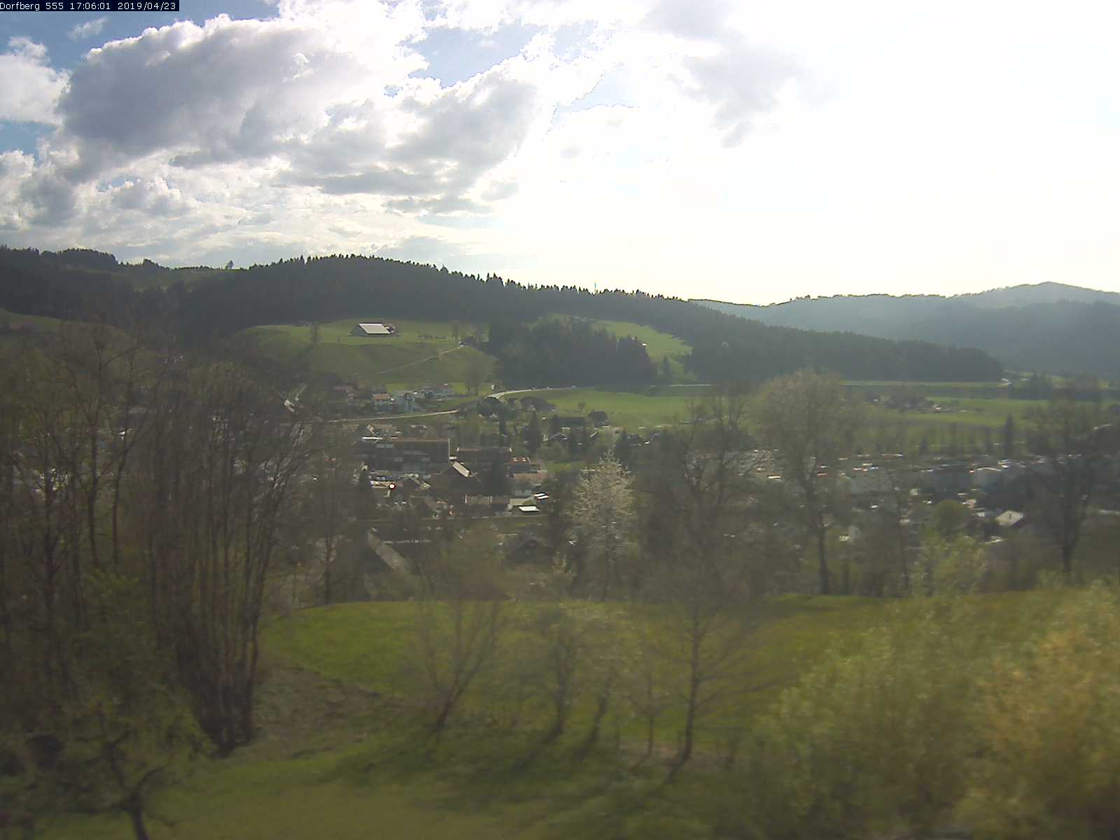 Webcam-Bild: Aussicht vom Dorfberg in Langnau 20190423-170601
