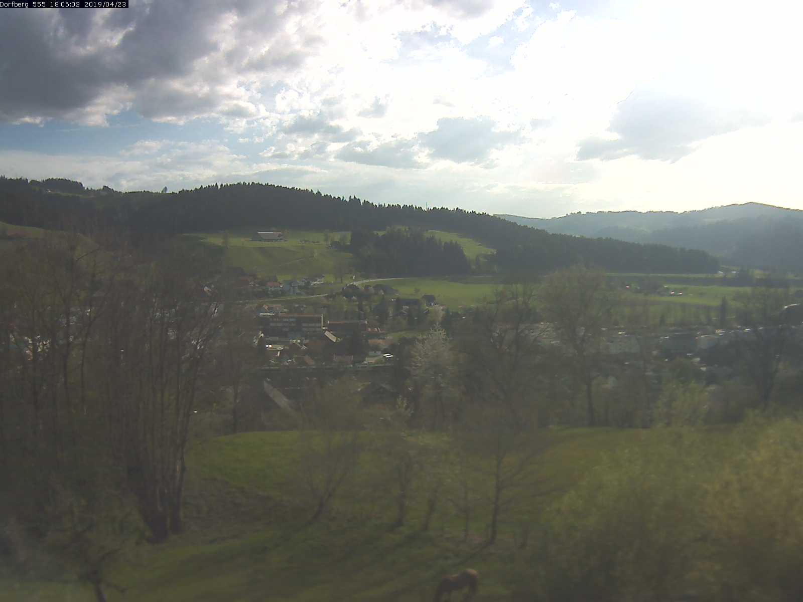 Webcam-Bild: Aussicht vom Dorfberg in Langnau 20190423-180601