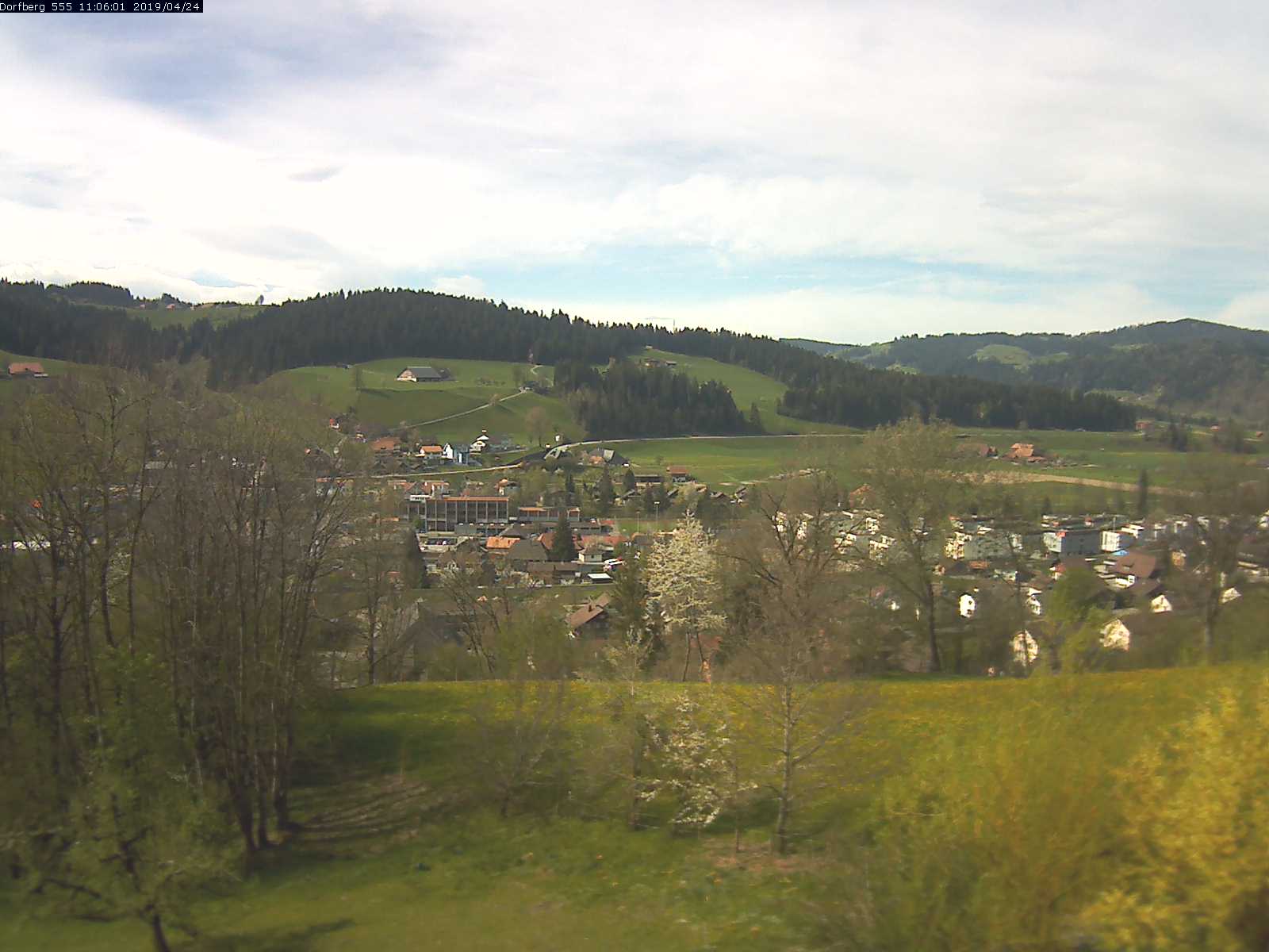 Webcam-Bild: Aussicht vom Dorfberg in Langnau 20190424-110601