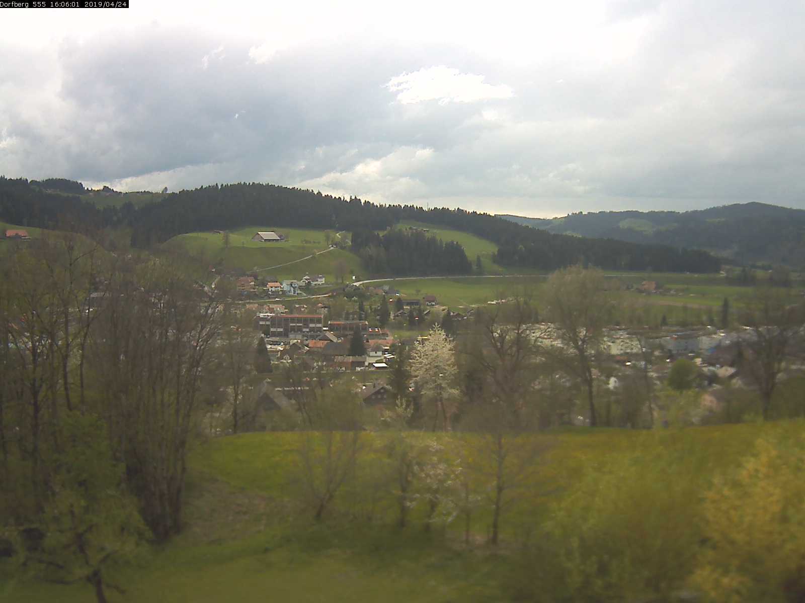 Webcam-Bild: Aussicht vom Dorfberg in Langnau 20190424-160601
