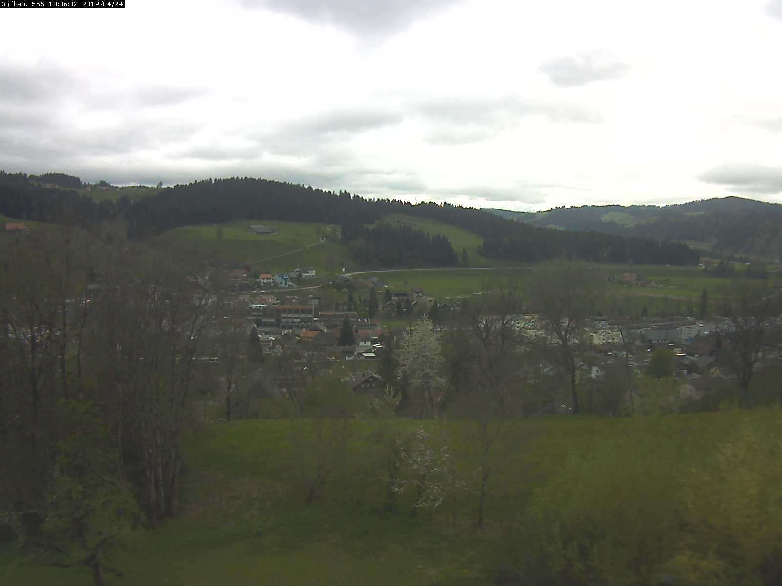 Webcam-Bild: Aussicht vom Dorfberg in Langnau 20190424-180601