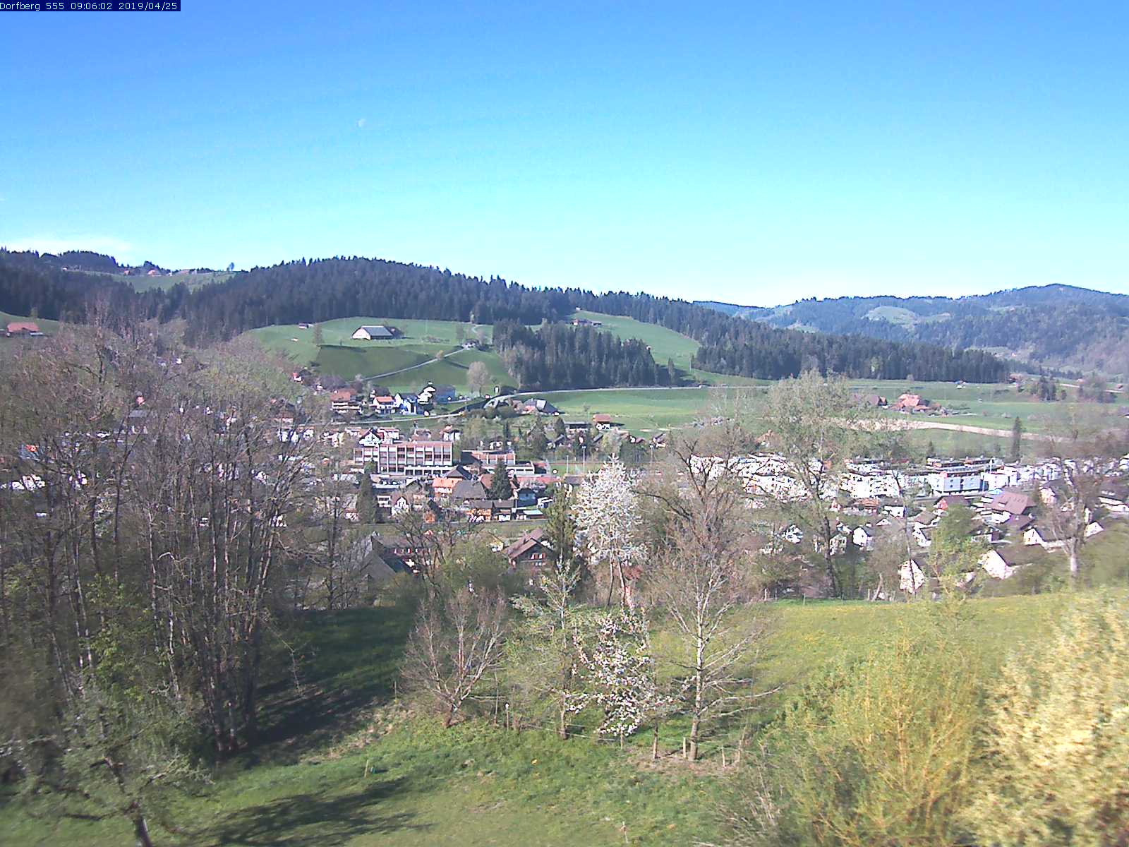 Webcam-Bild: Aussicht vom Dorfberg in Langnau 20190425-090601