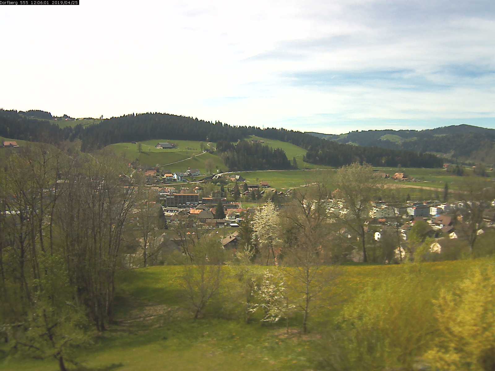 Webcam-Bild: Aussicht vom Dorfberg in Langnau 20190425-120601