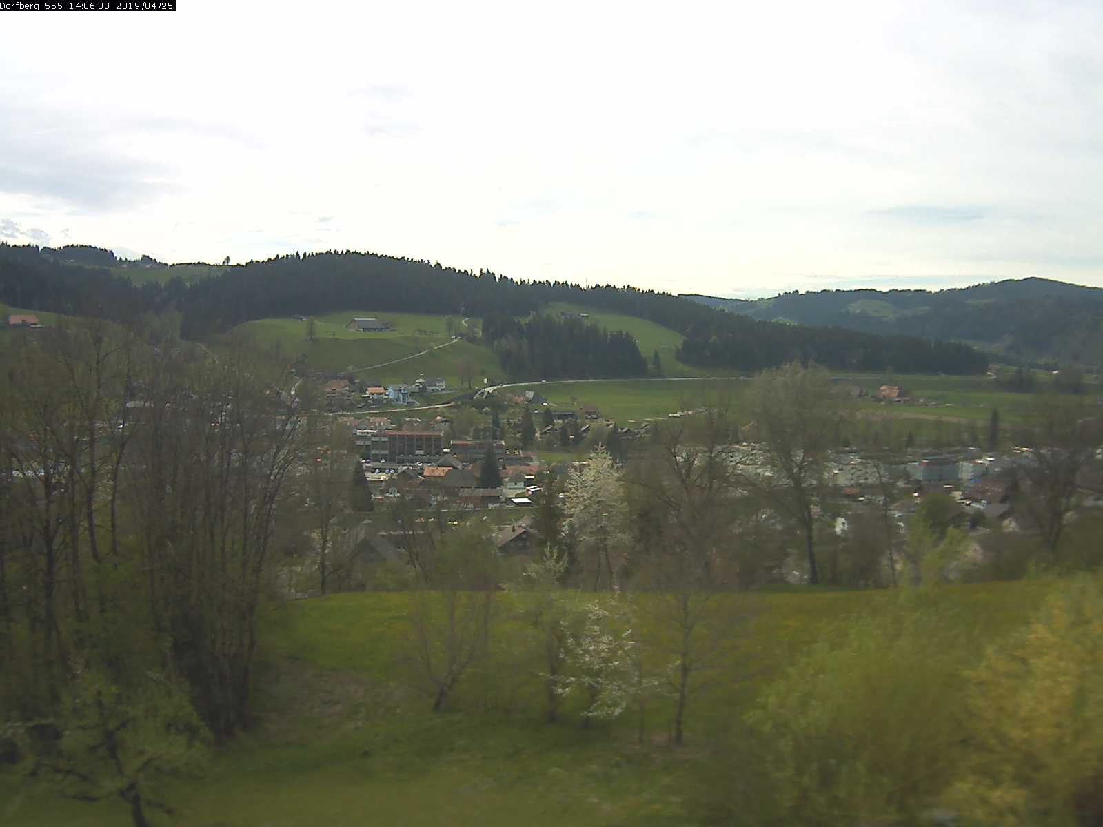 Webcam-Bild: Aussicht vom Dorfberg in Langnau 20190425-140601
