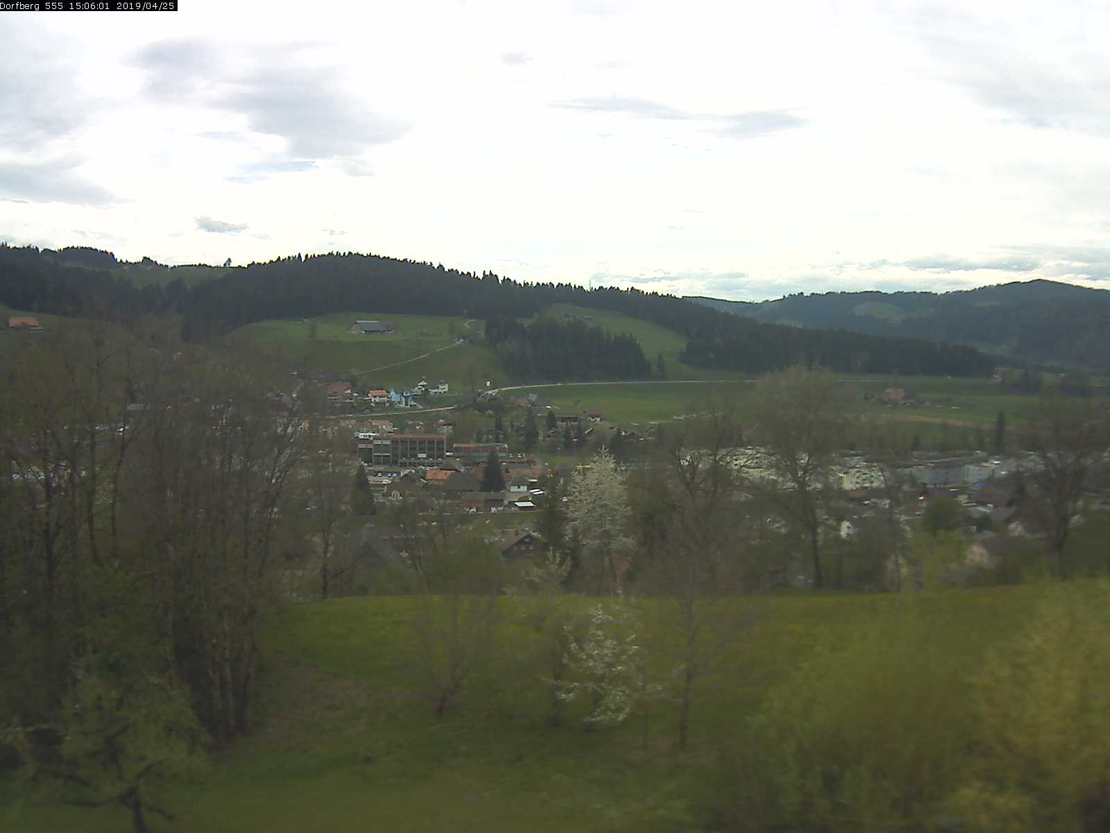 Webcam-Bild: Aussicht vom Dorfberg in Langnau 20190425-150601