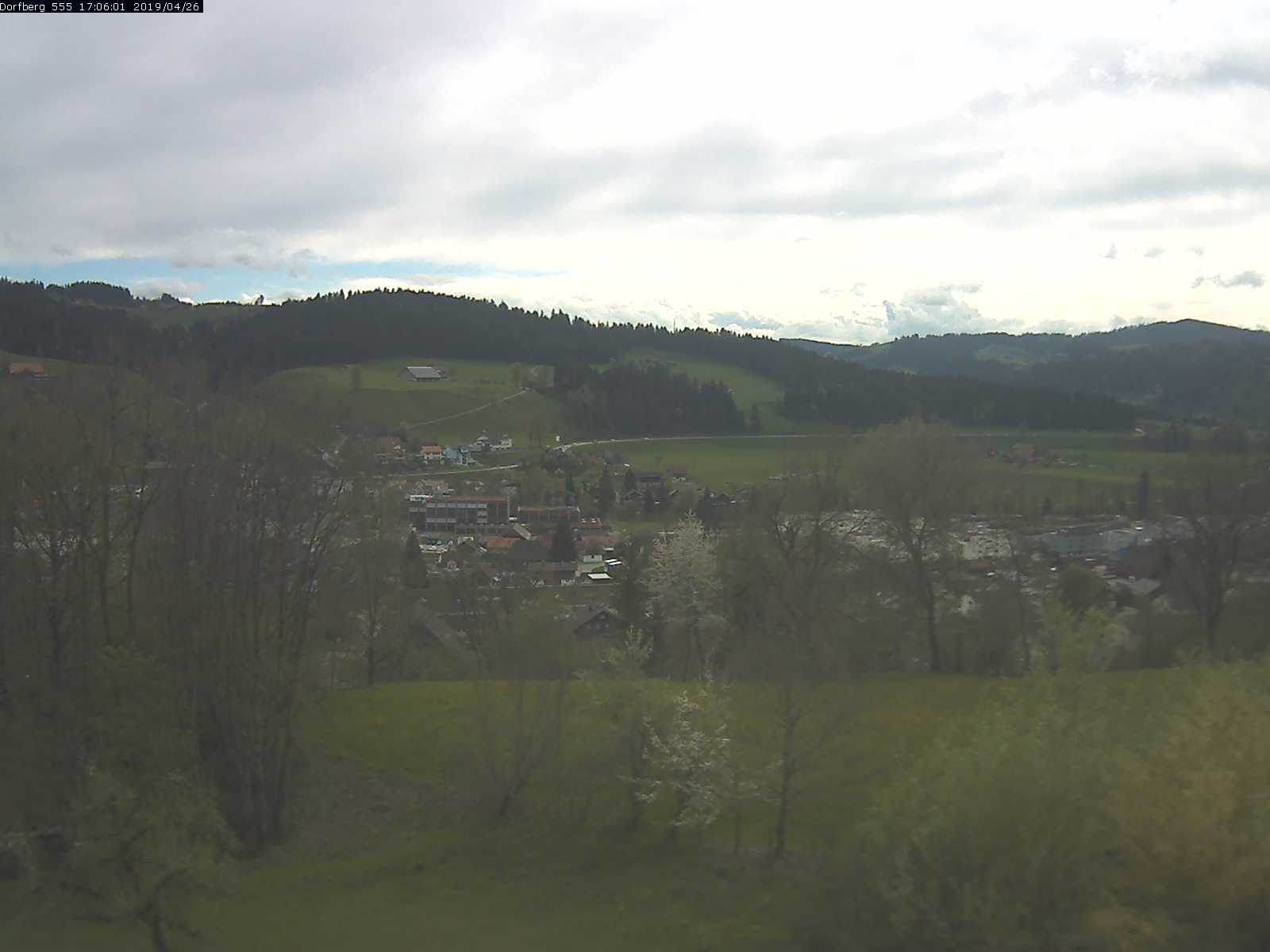 Webcam-Bild: Aussicht vom Dorfberg in Langnau 20190426-170601