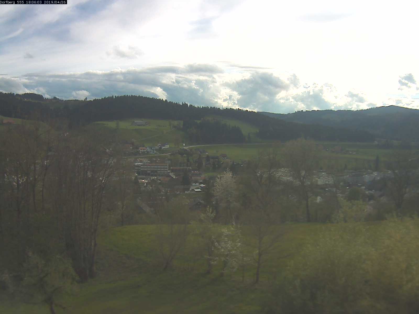 Webcam-Bild: Aussicht vom Dorfberg in Langnau 20190426-180601