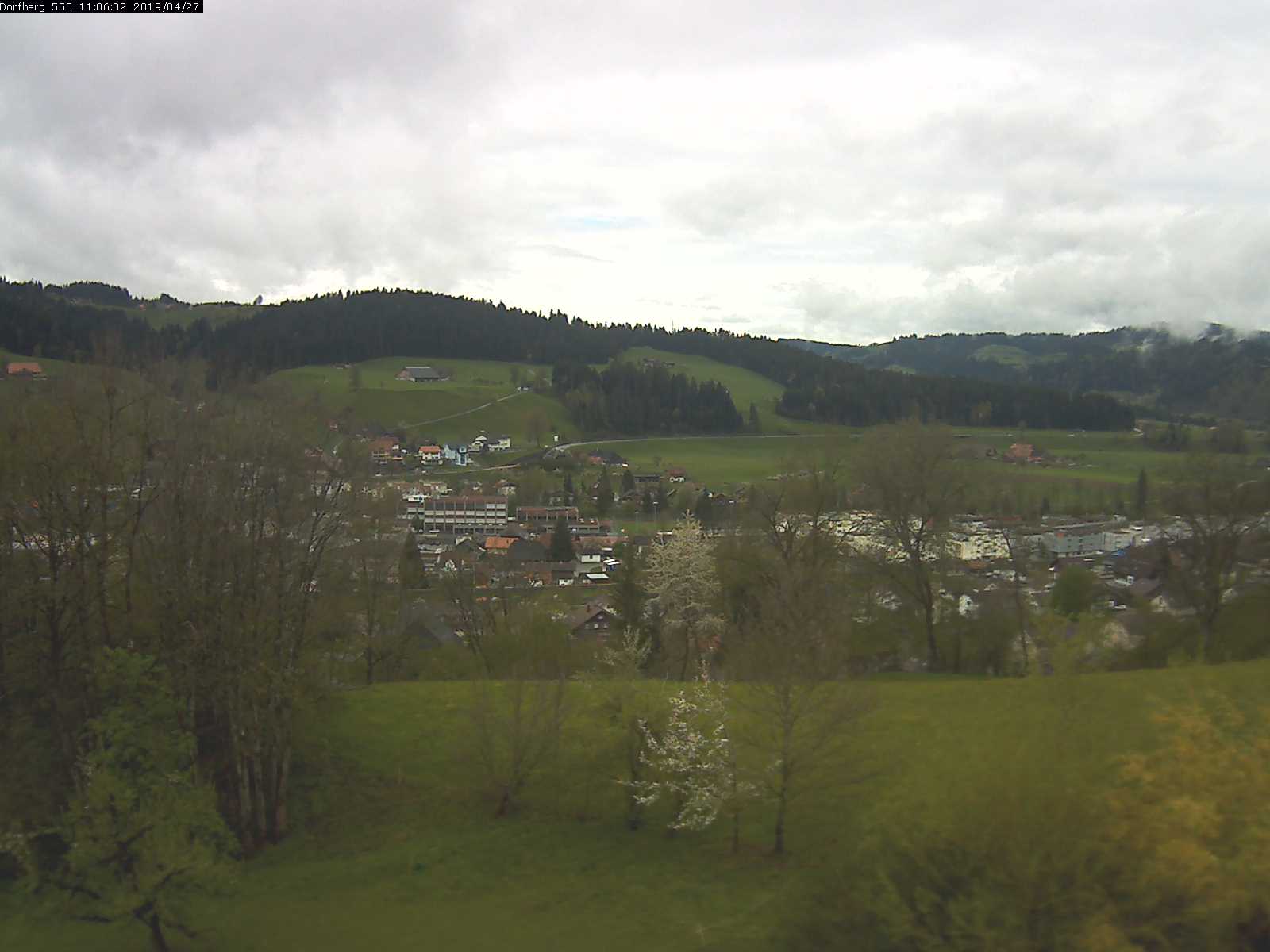 Webcam-Bild: Aussicht vom Dorfberg in Langnau 20190427-110601