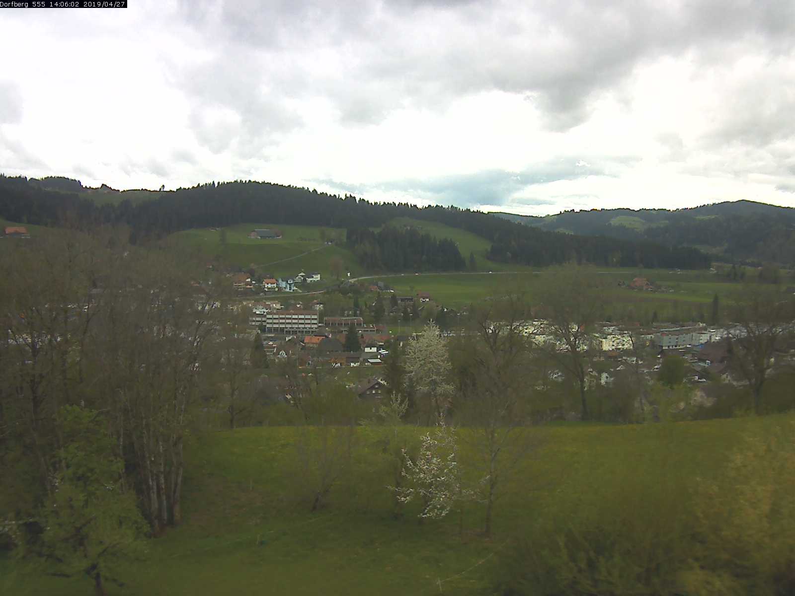 Webcam-Bild: Aussicht vom Dorfberg in Langnau 20190427-140601