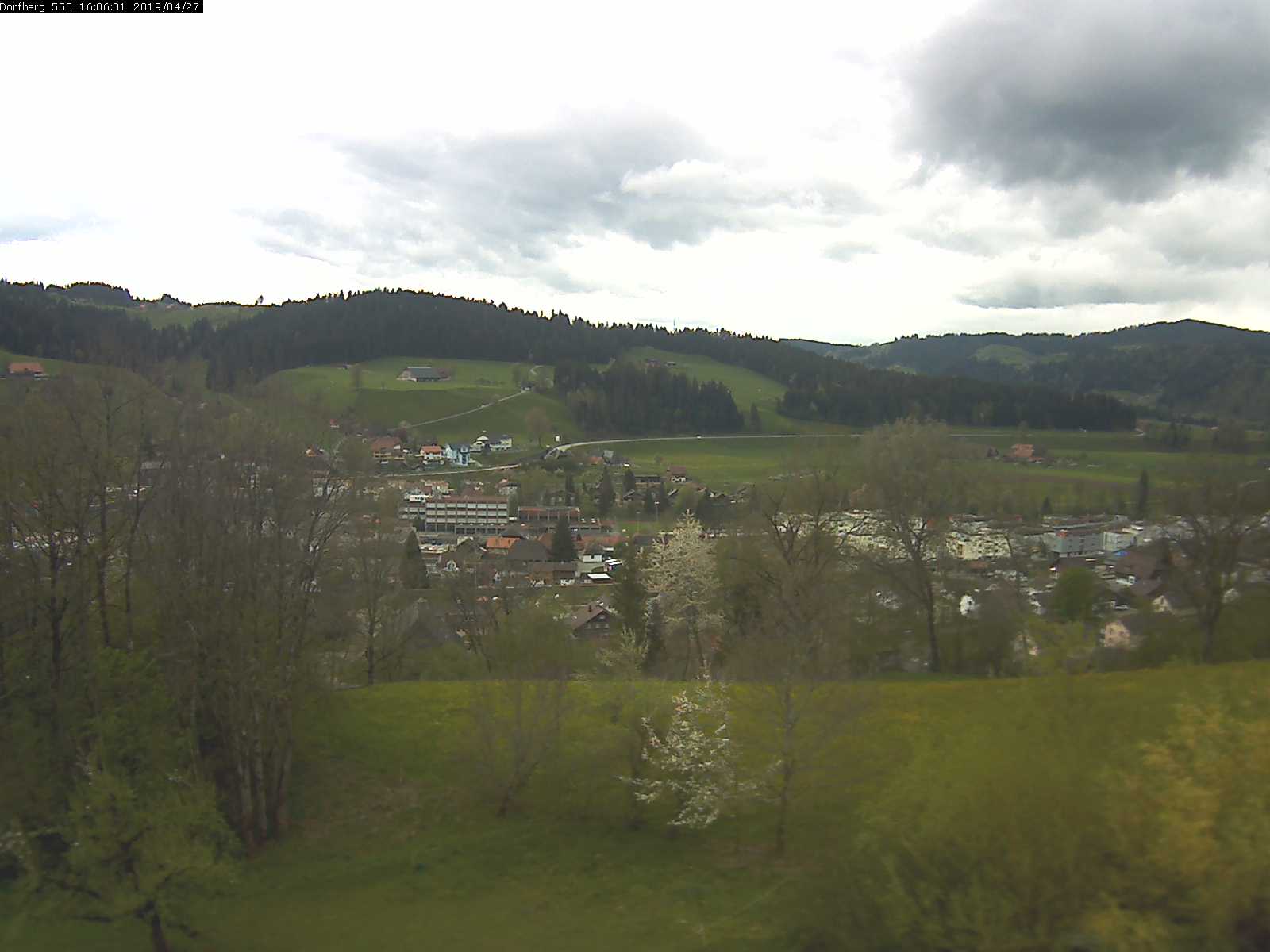 Webcam-Bild: Aussicht vom Dorfberg in Langnau 20190427-160601