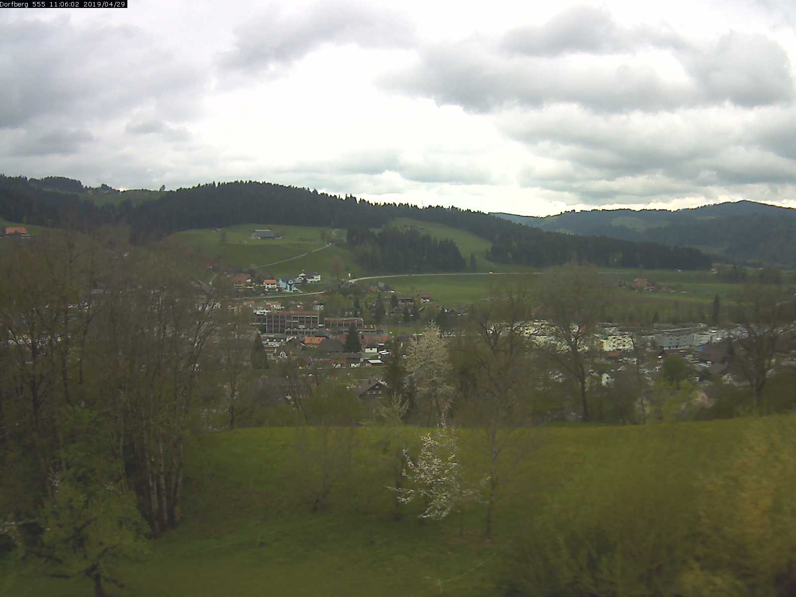 Webcam-Bild: Aussicht vom Dorfberg in Langnau 20190429-110601