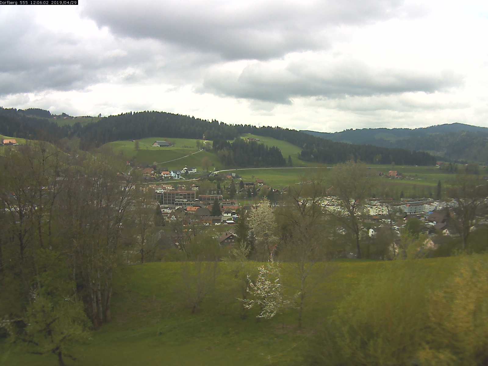 Webcam-Bild: Aussicht vom Dorfberg in Langnau 20190429-120601