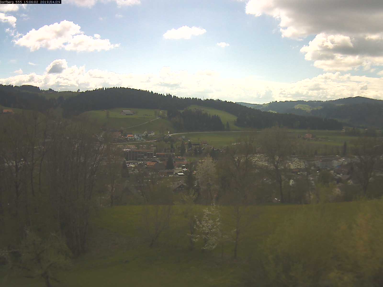 Webcam-Bild: Aussicht vom Dorfberg in Langnau 20190429-150601