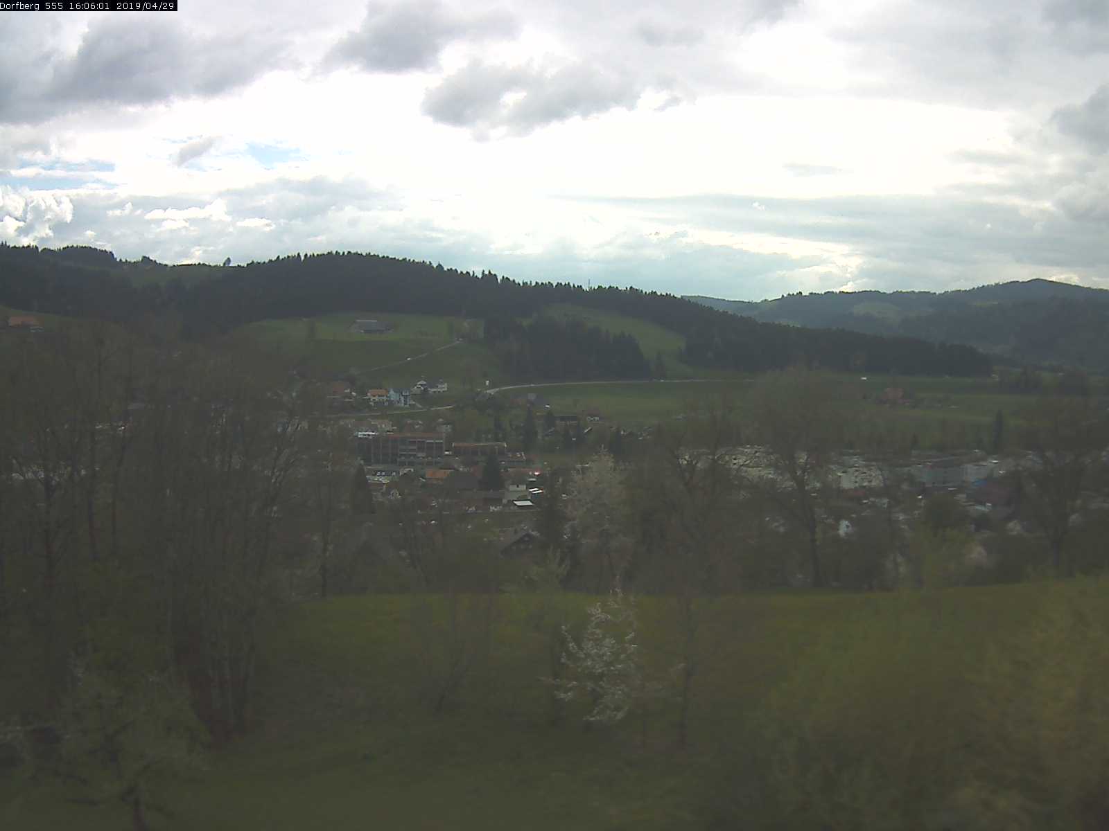 Webcam-Bild: Aussicht vom Dorfberg in Langnau 20190429-160601