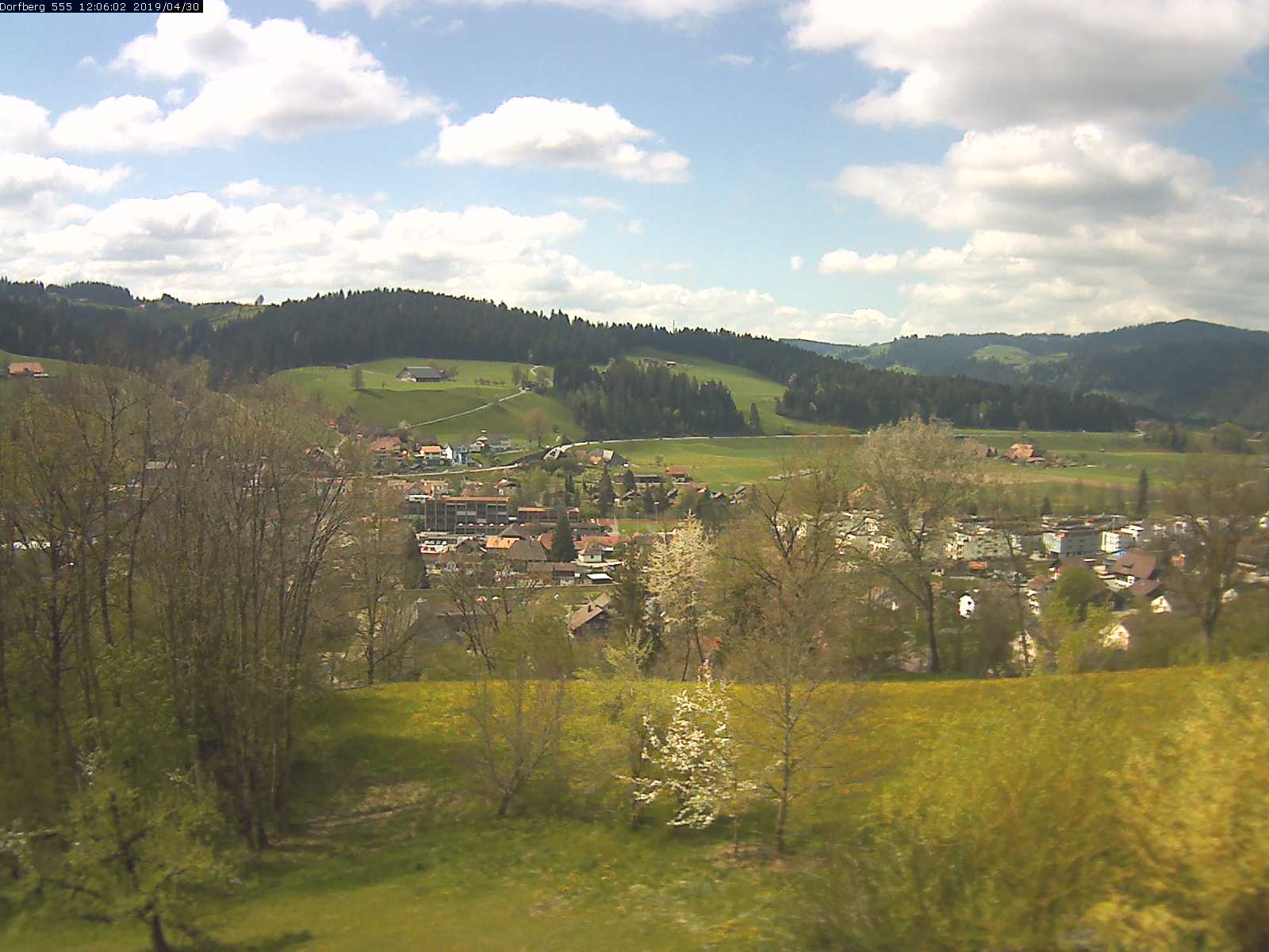 Webcam-Bild: Aussicht vom Dorfberg in Langnau 20190430-120601