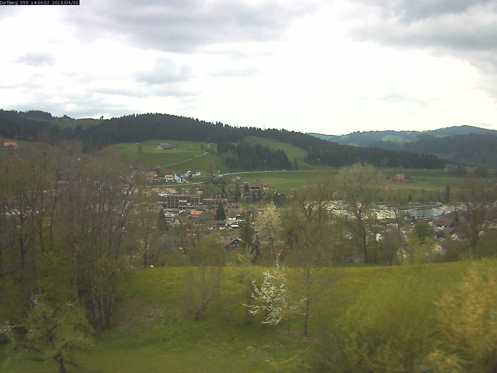 Webcam-Bild: Aussicht vom Dorfberg in Langnau 20190430-140601