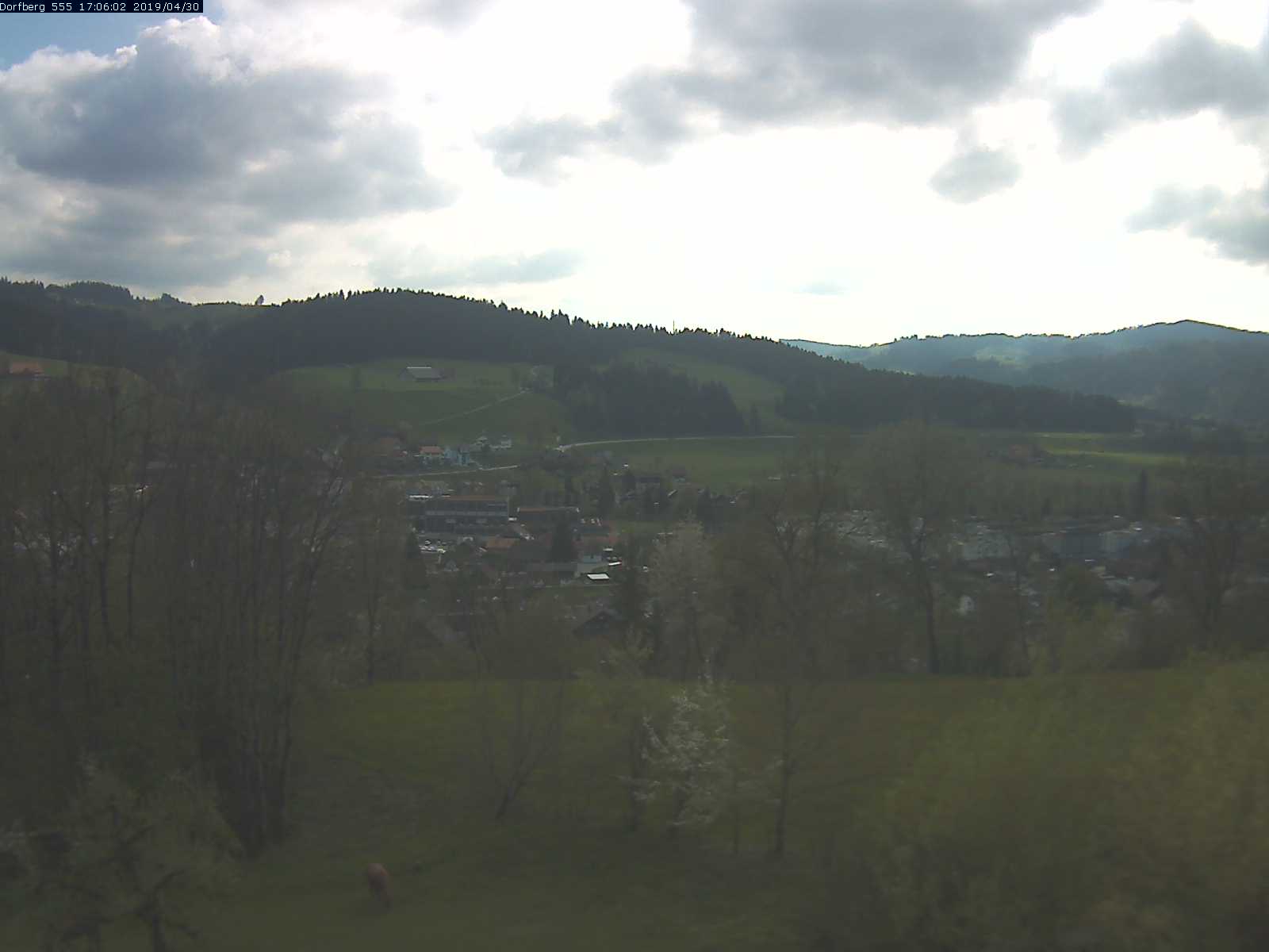 Webcam-Bild: Aussicht vom Dorfberg in Langnau 20190430-170601