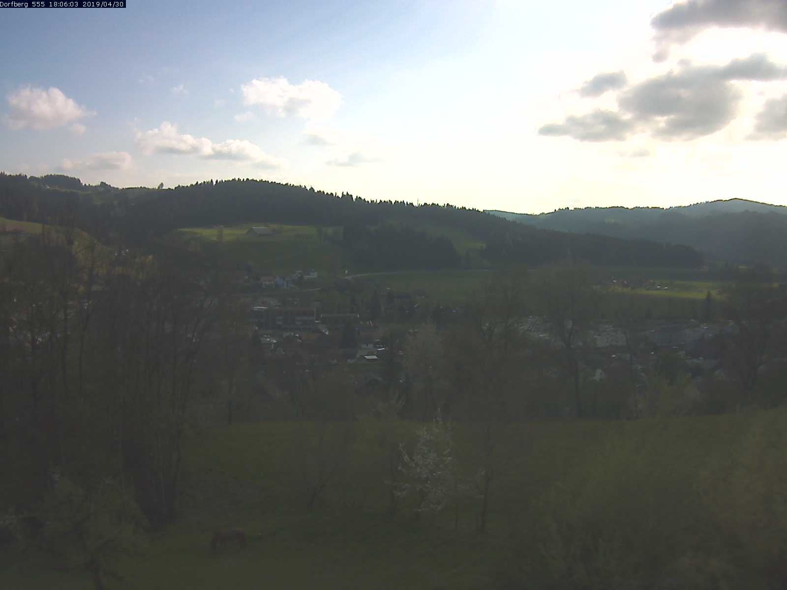 Webcam-Bild: Aussicht vom Dorfberg in Langnau 20190430-180601