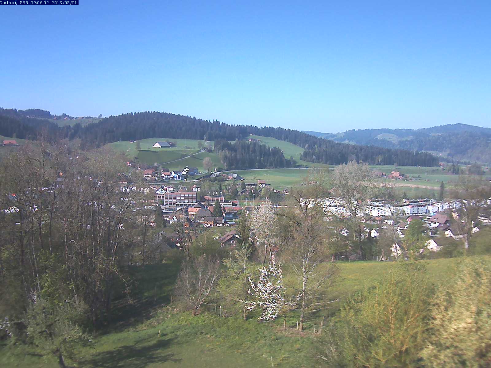 Webcam-Bild: Aussicht vom Dorfberg in Langnau 20190501-090601