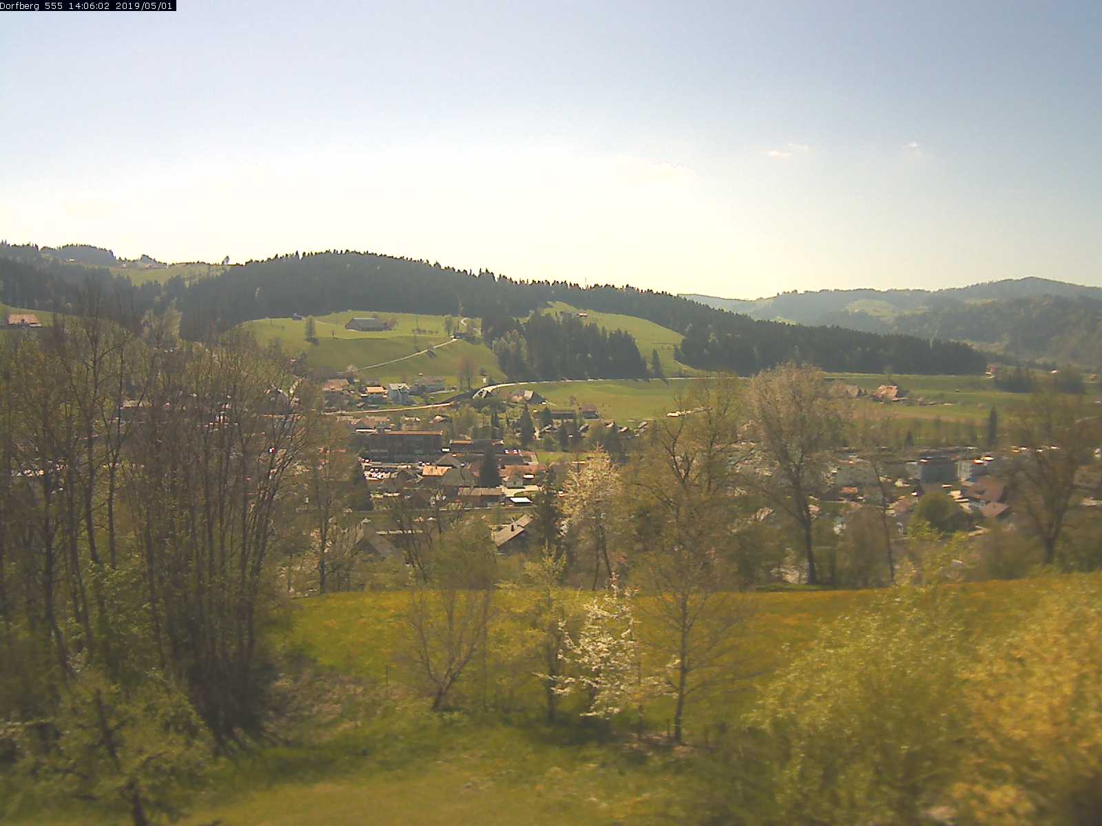 Webcam-Bild: Aussicht vom Dorfberg in Langnau 20190501-140601