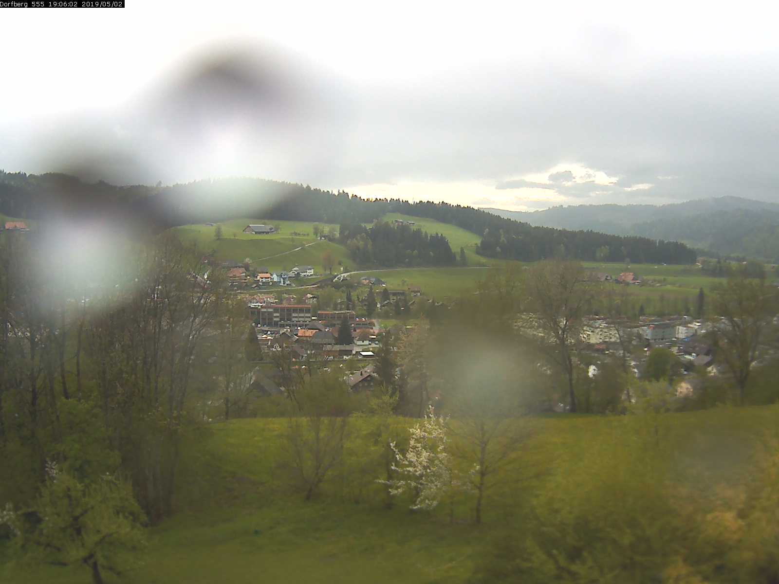 Webcam-Bild: Aussicht vom Dorfberg in Langnau 20190502-190601