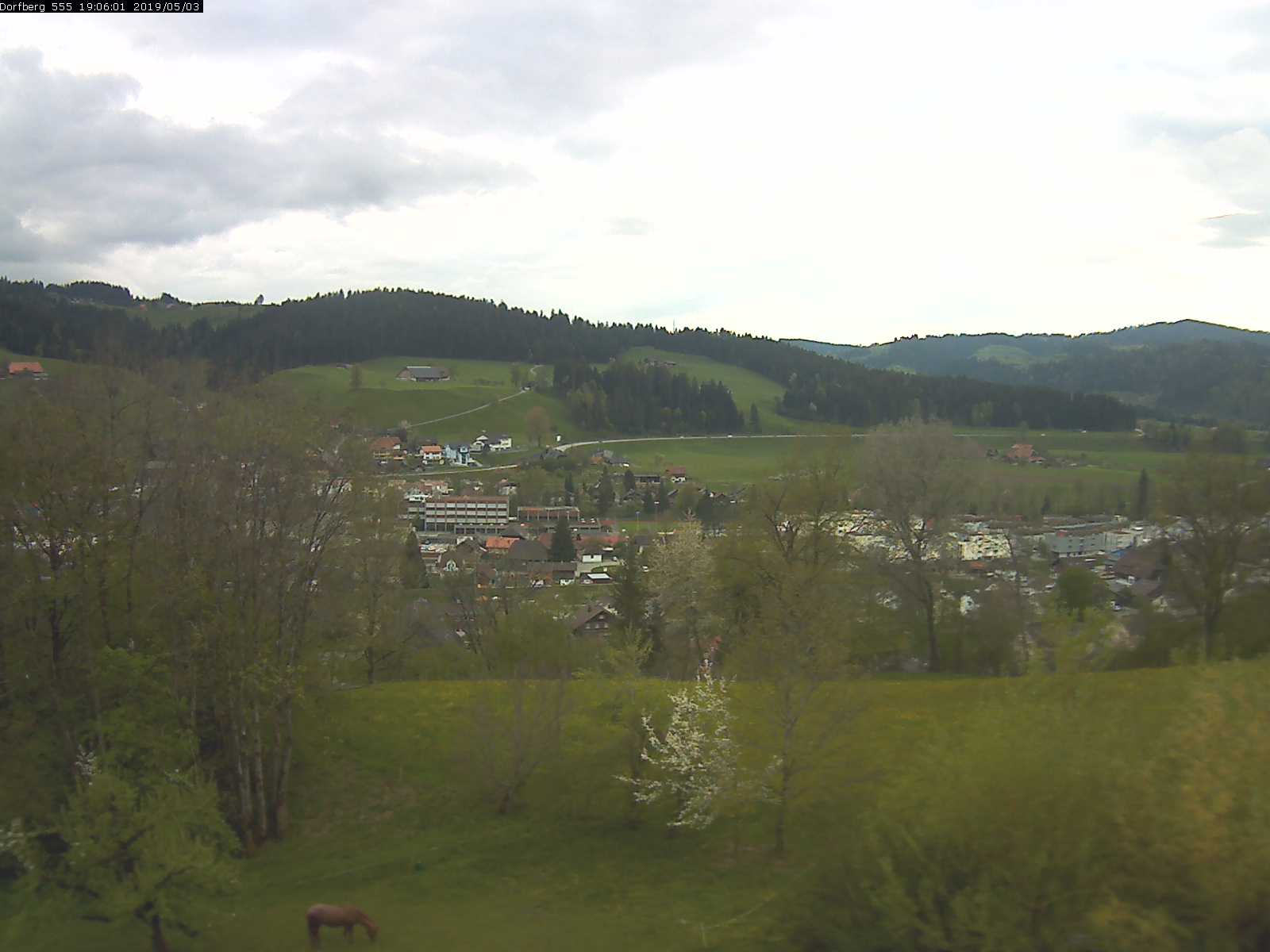 Webcam-Bild: Aussicht vom Dorfberg in Langnau 20190503-190601