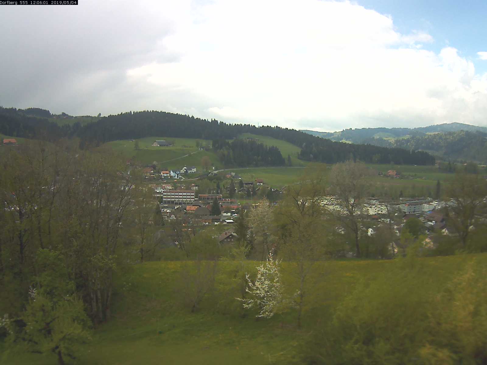 Webcam-Bild: Aussicht vom Dorfberg in Langnau 20190504-120601