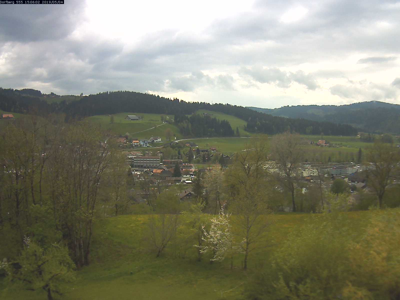 Webcam-Bild: Aussicht vom Dorfberg in Langnau 20190504-150601