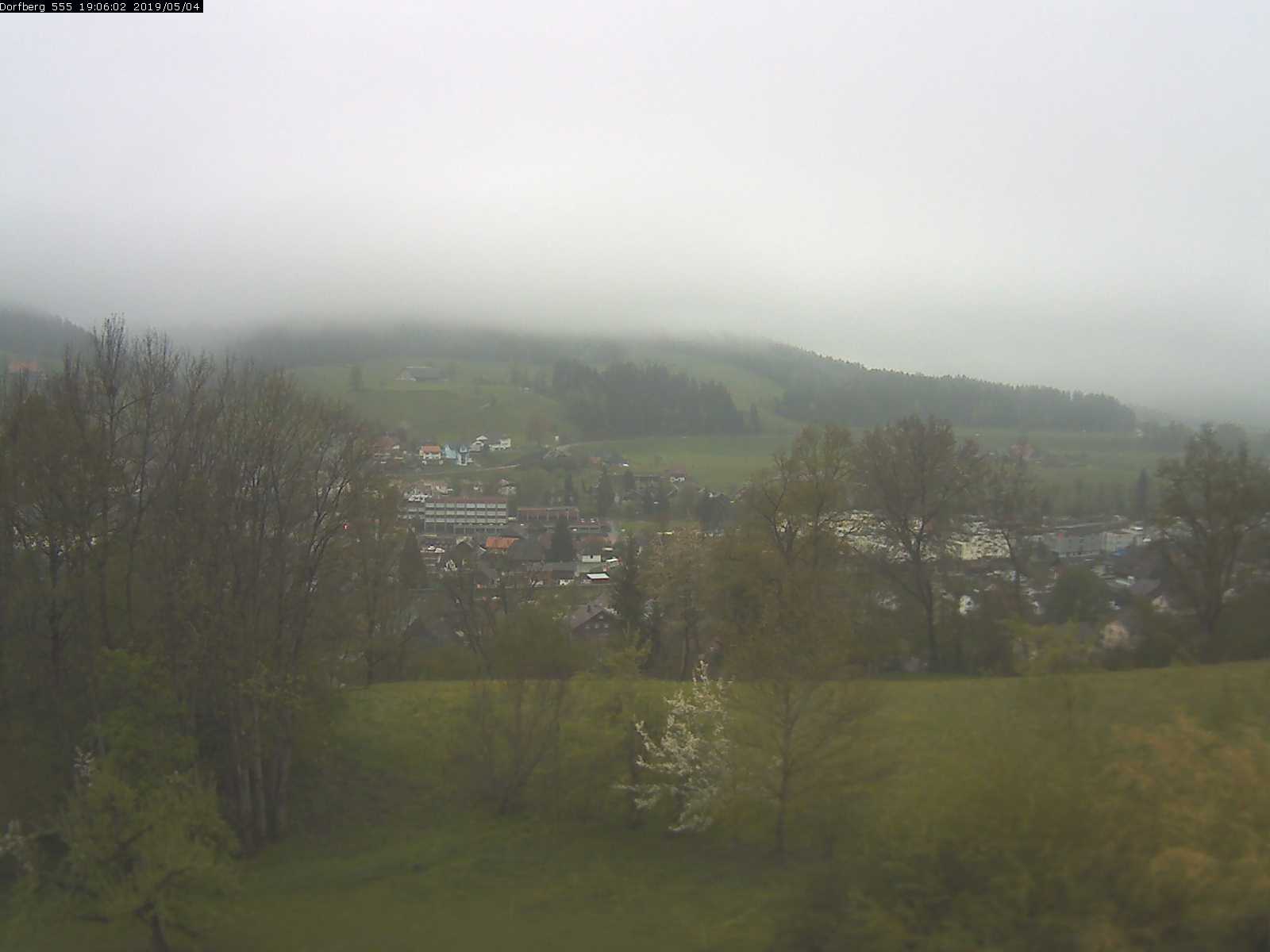 Webcam-Bild: Aussicht vom Dorfberg in Langnau 20190504-190601